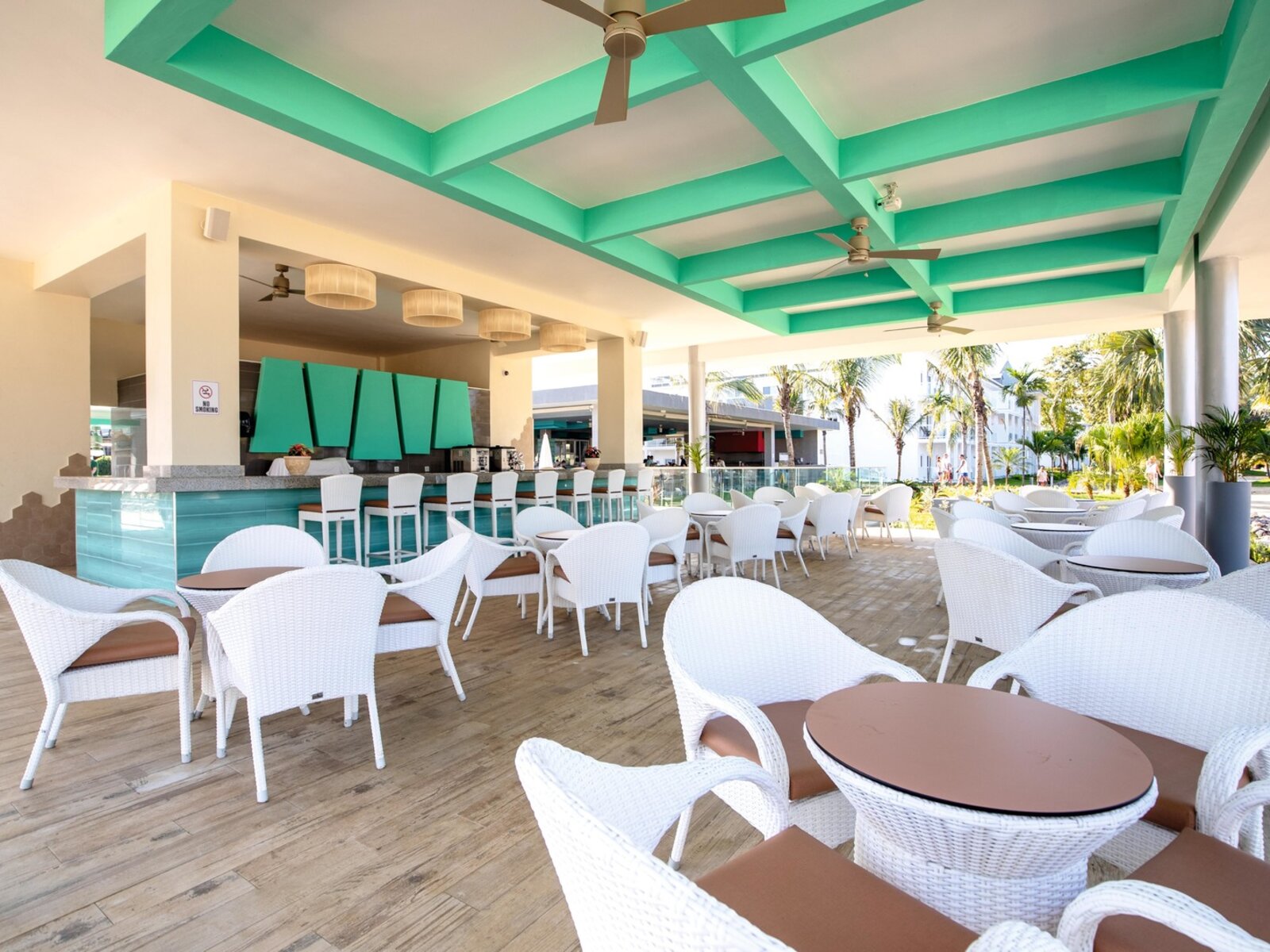 The Sun, mit Swim-up-Bar (ab 18 J)