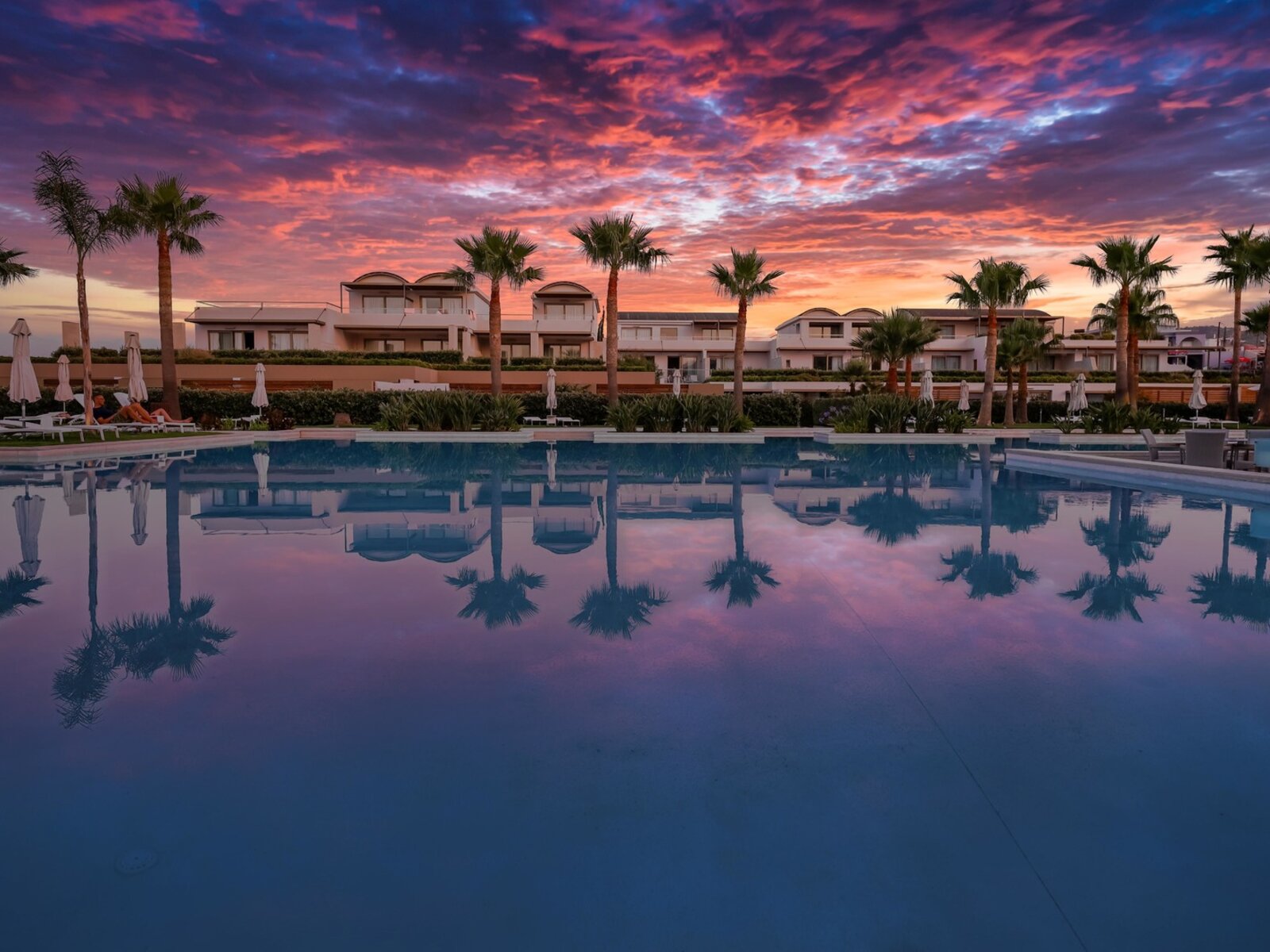 Main Glass Pool