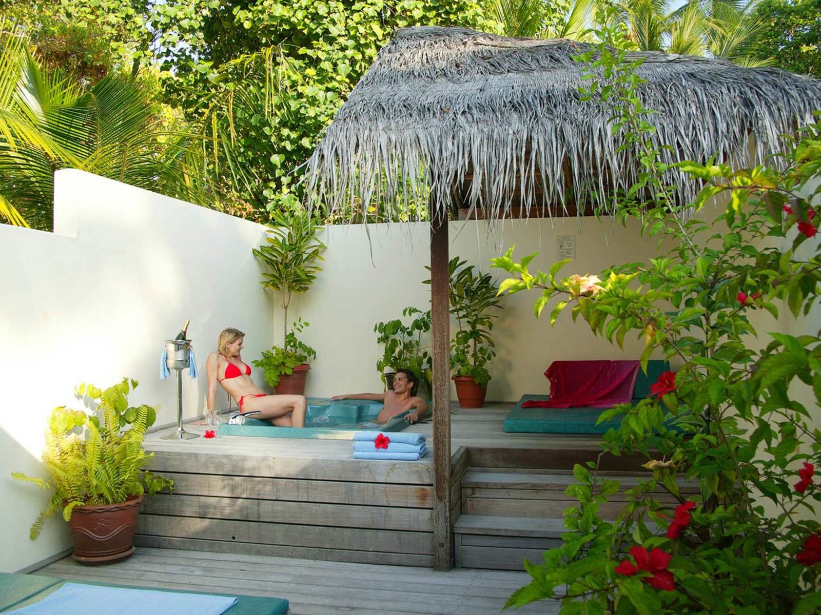 Wohnbeispiel Jacuzzi Beach Villa