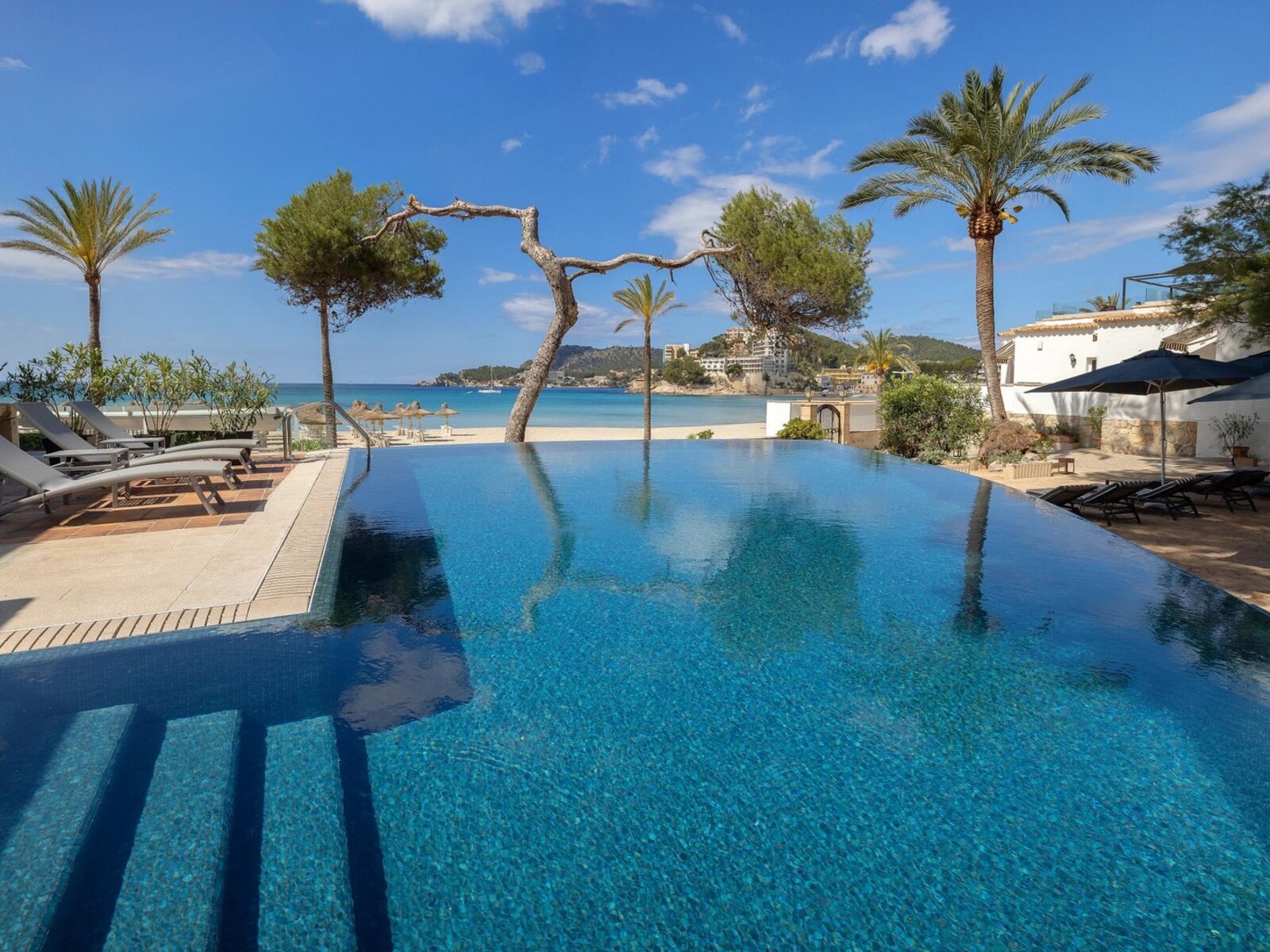 Outdoor Infinity Pool (exclusive PC)
