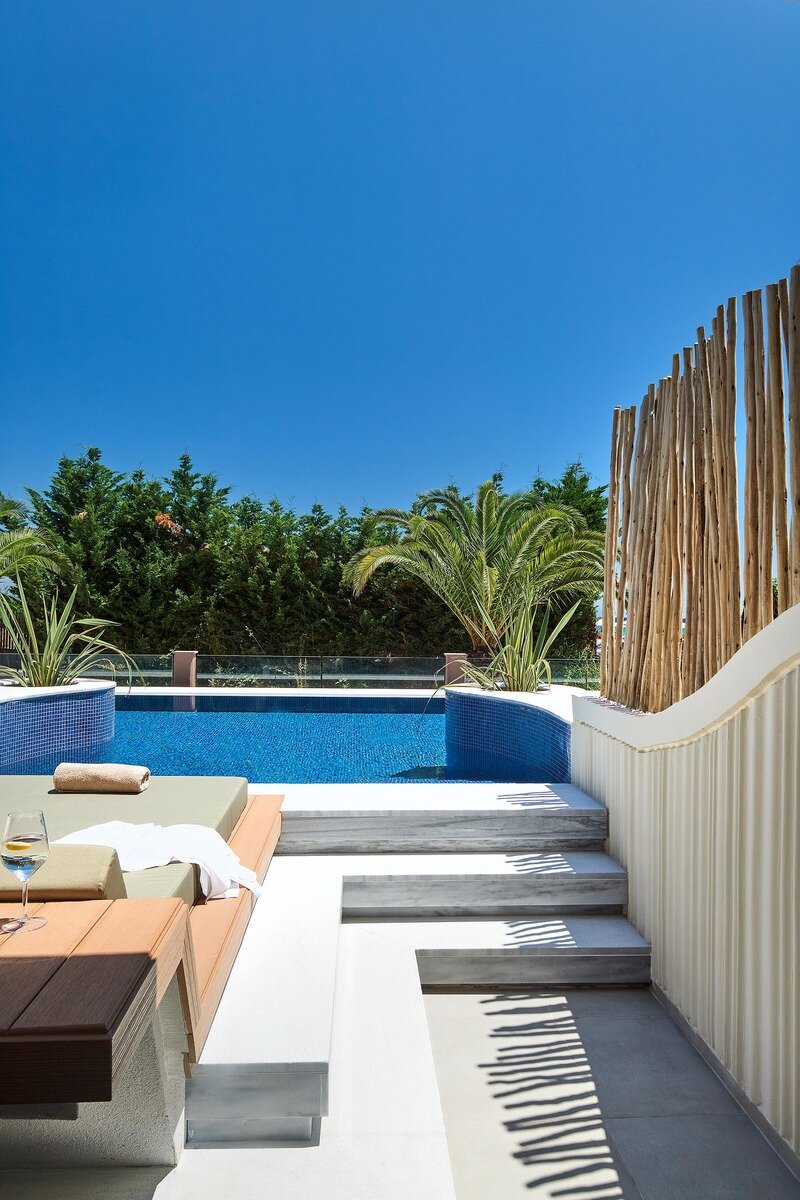 Wohnbeispiel Deluxe Room Sharing Pool