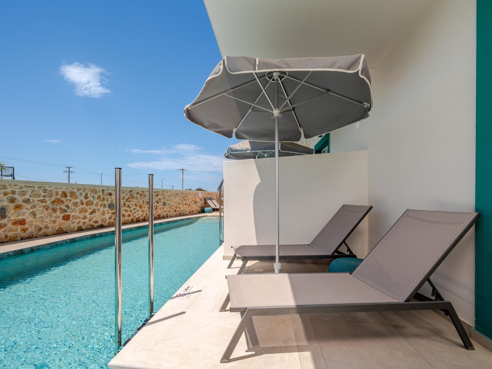 Wohnbeispiel Double Swim-up Sharing Pool