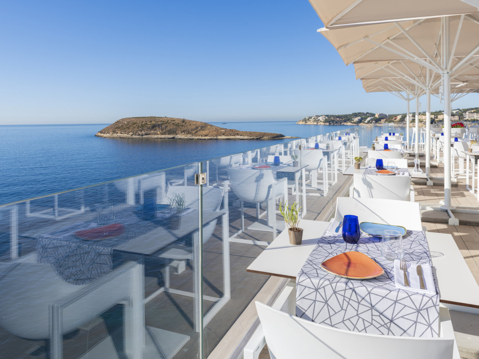 THE BOW LOUNGE BAR & RESTAURANT