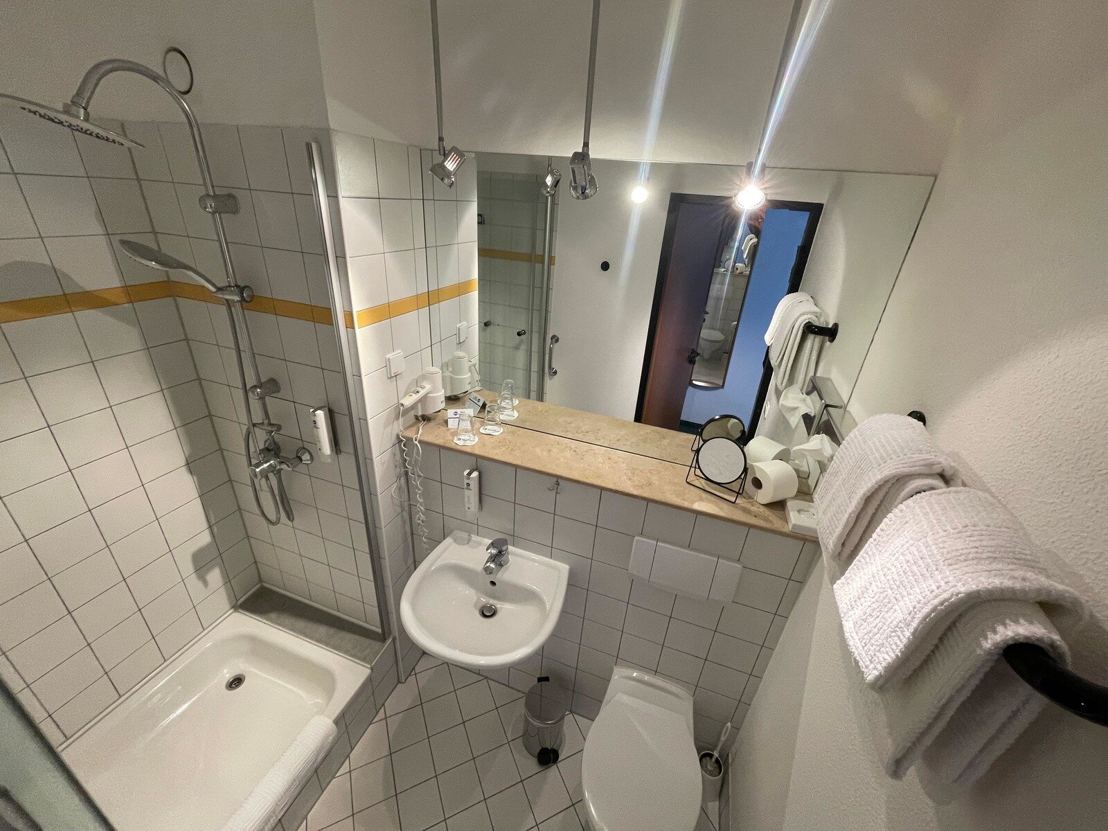Wohnbeispiel Doppelzimmer („AI-generated“)