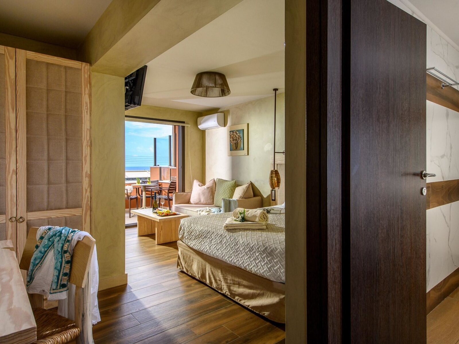 Wohnbeispiel Premium Room with Sea View  Outdoor Jetted Tub