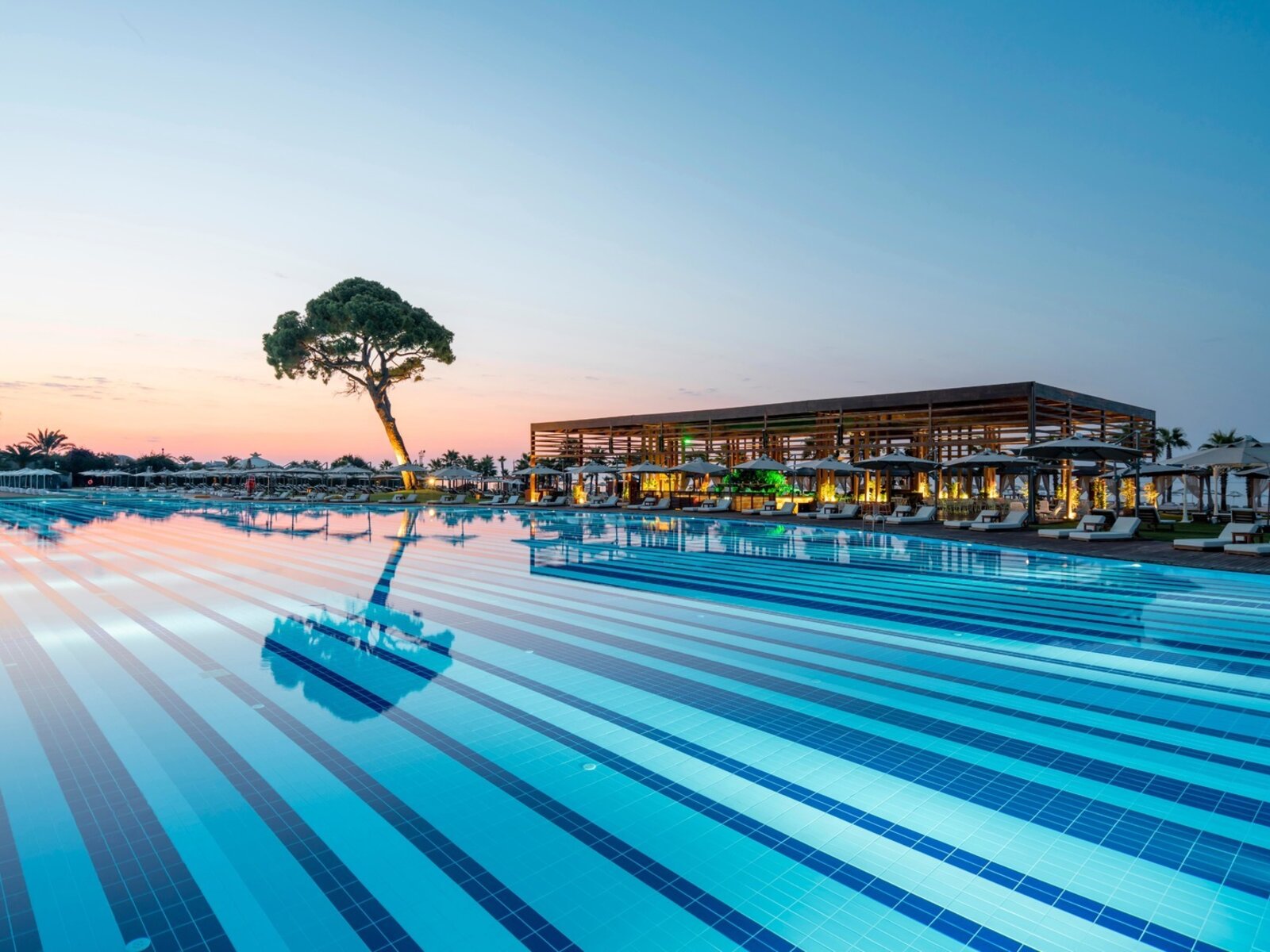 Main Pool (seasonable heating)