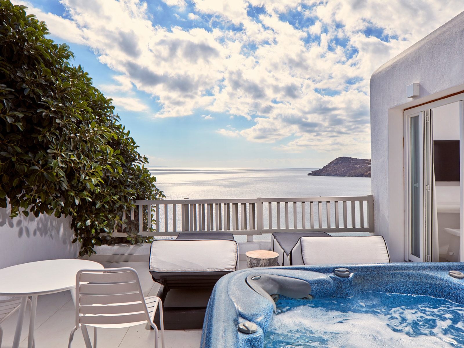 Premium sea view with outdoor jacuzzi