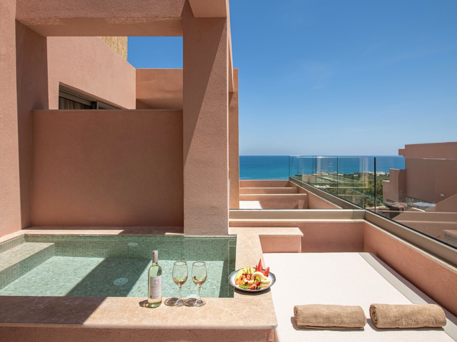 Wohnbeispiel Signature Room Sea View Outdoor Hot Tub