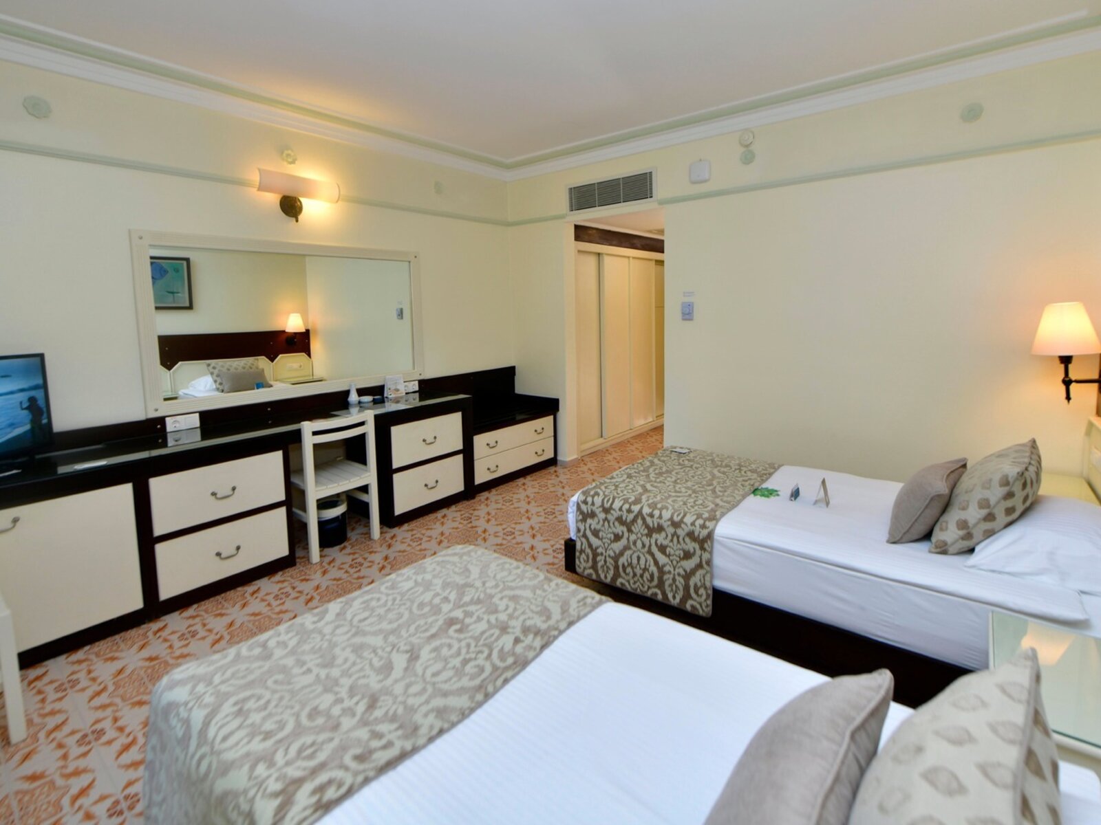 Wohnbeispiel Double Standard Room Garden View Single with Child