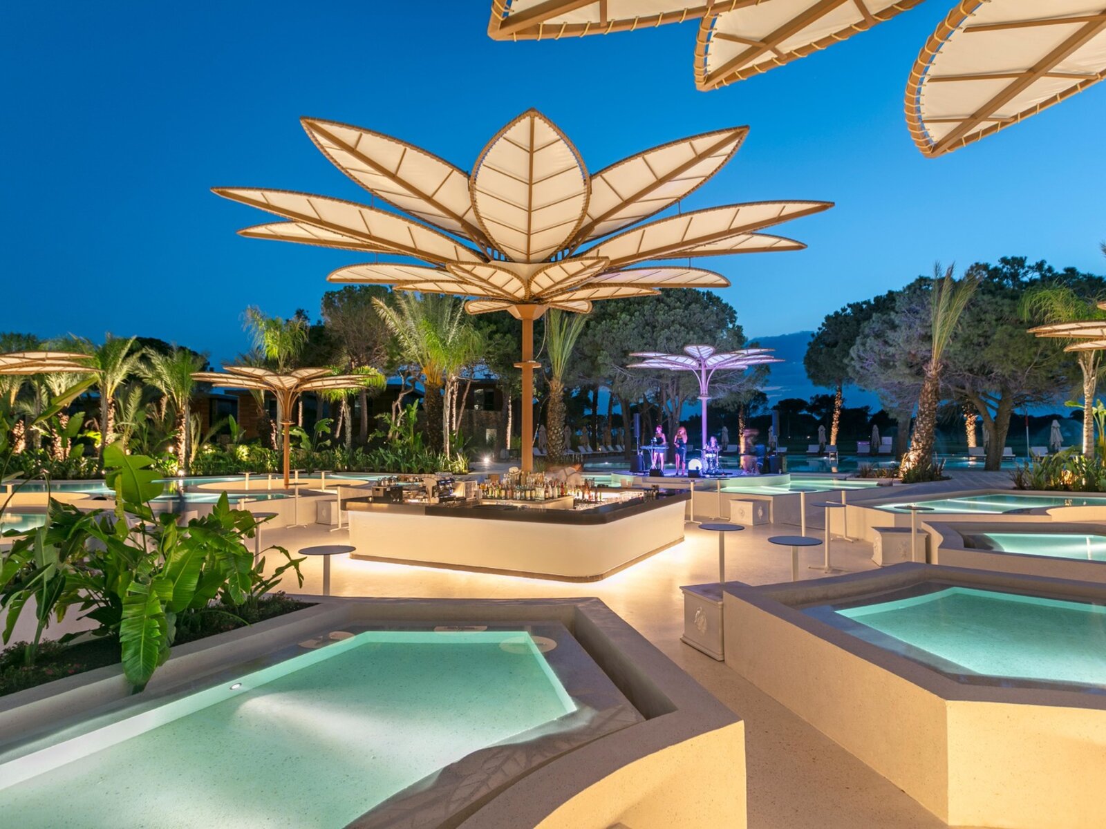 AZURE POOL BAR