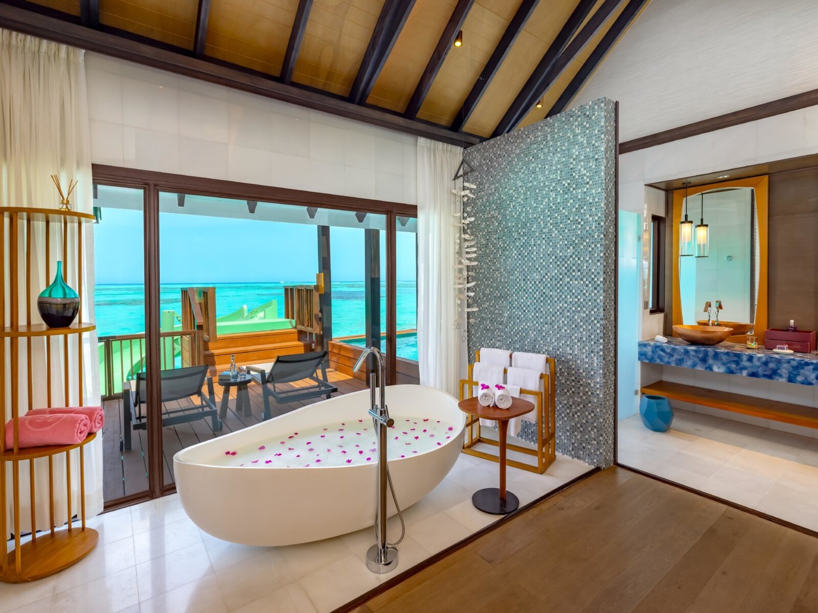 Wohnbeispiel Wind Villa with Jacuzzi  Slide