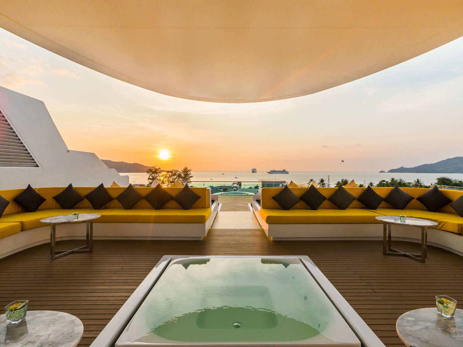 KEE Sky Lounge