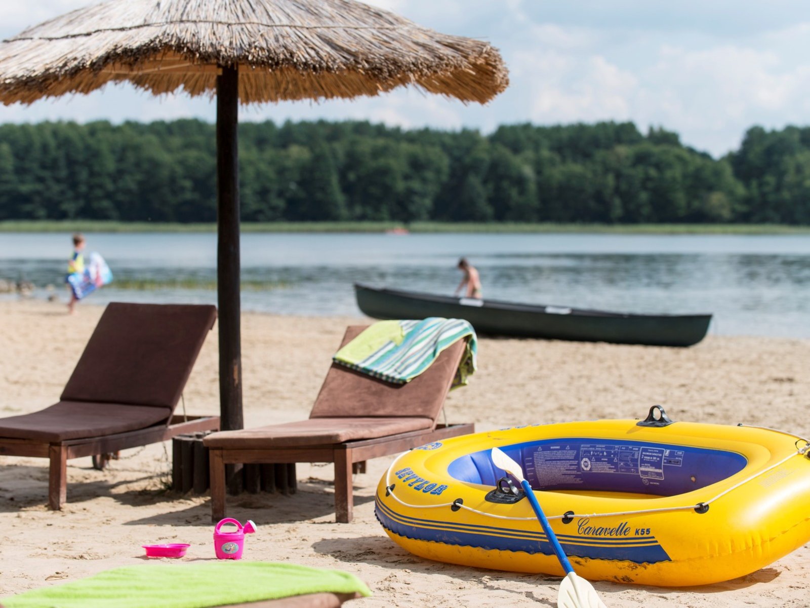Hoteleigener Badestrand am Lübbesee
