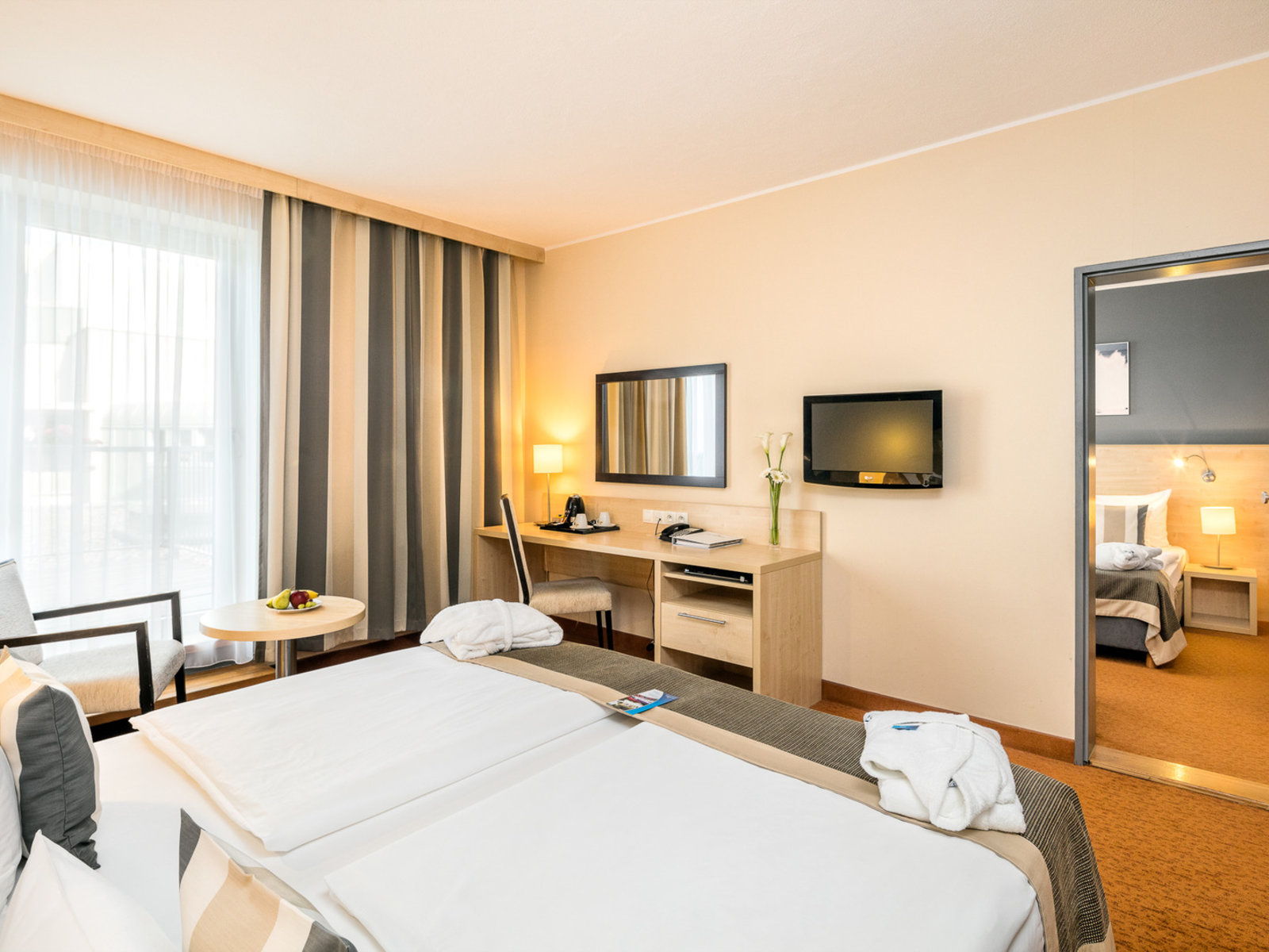 Wohnbeispiel Familienzimmer 2 x DZX1 mit Verbindungstuer