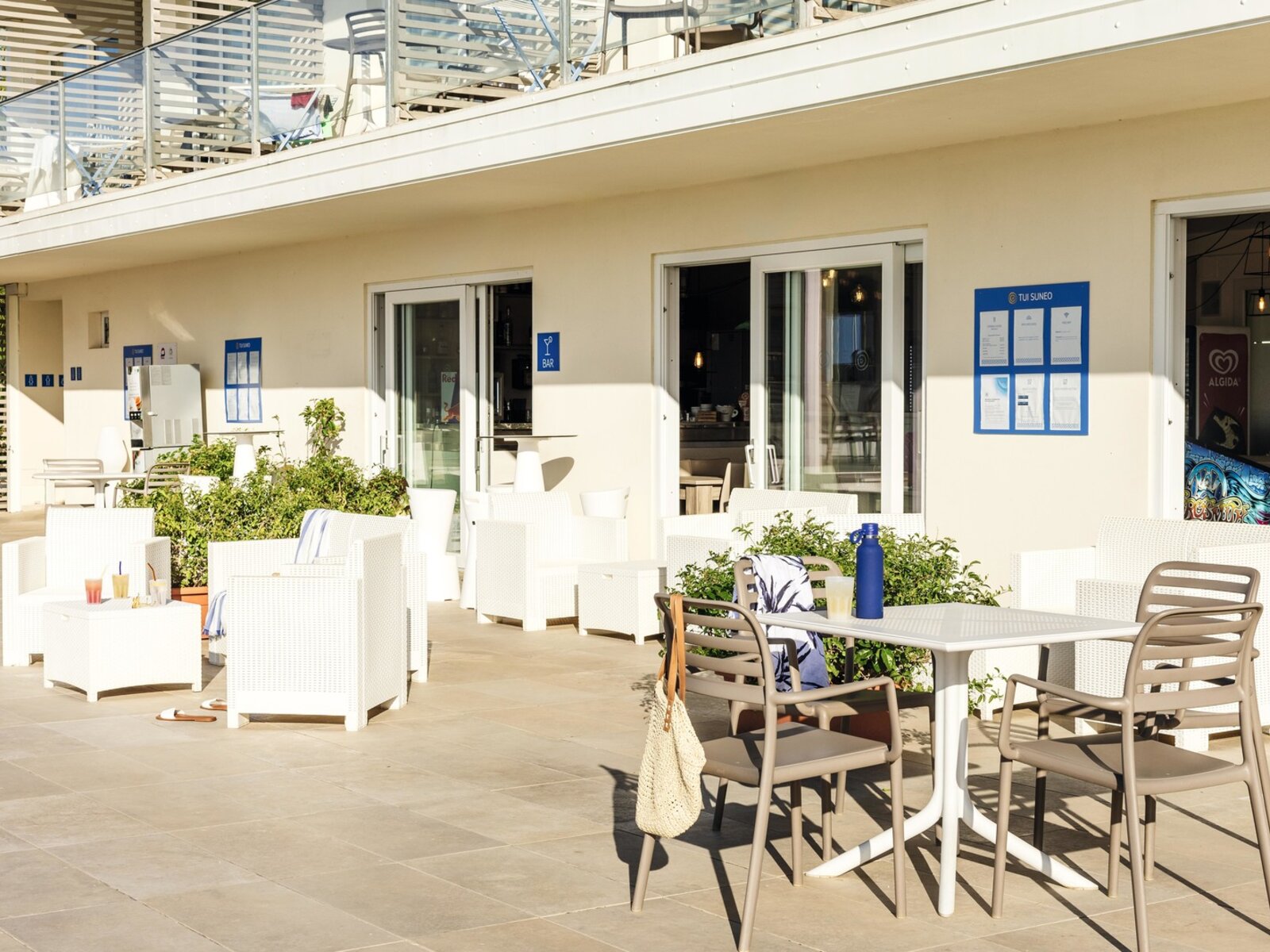 Pool Bar