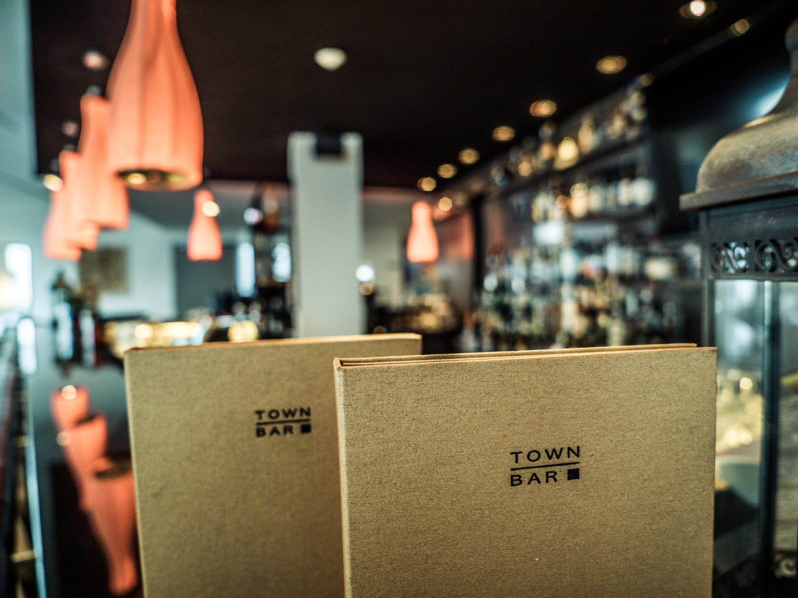 TOWN BAR