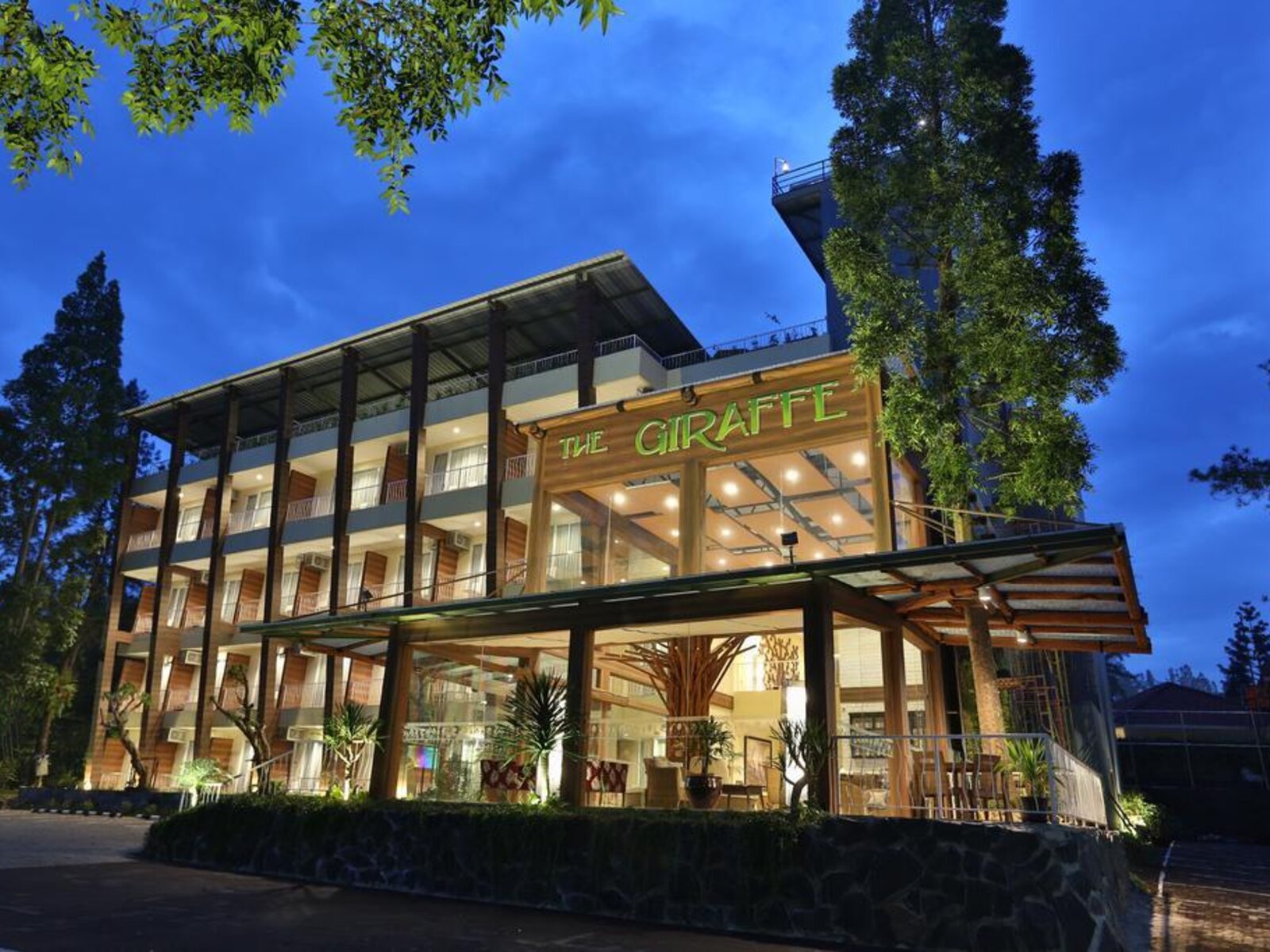 alamat hotel royal safari garden resort and convention