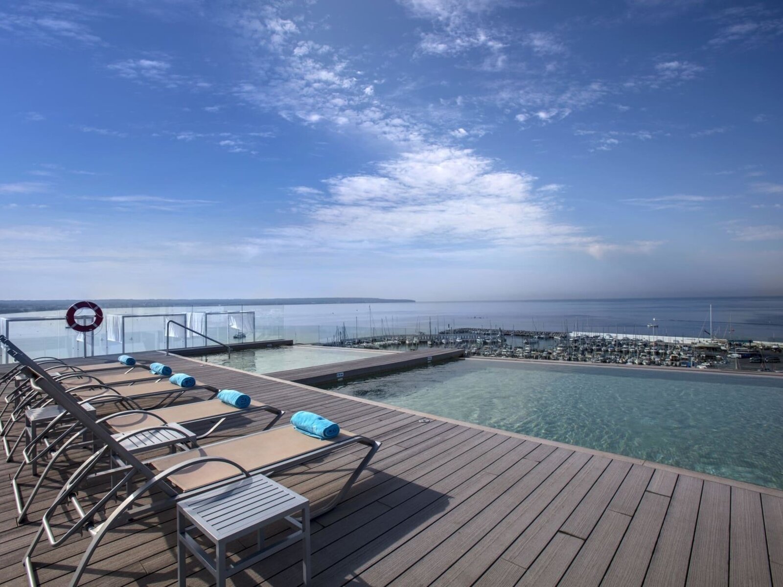 Roof top pool