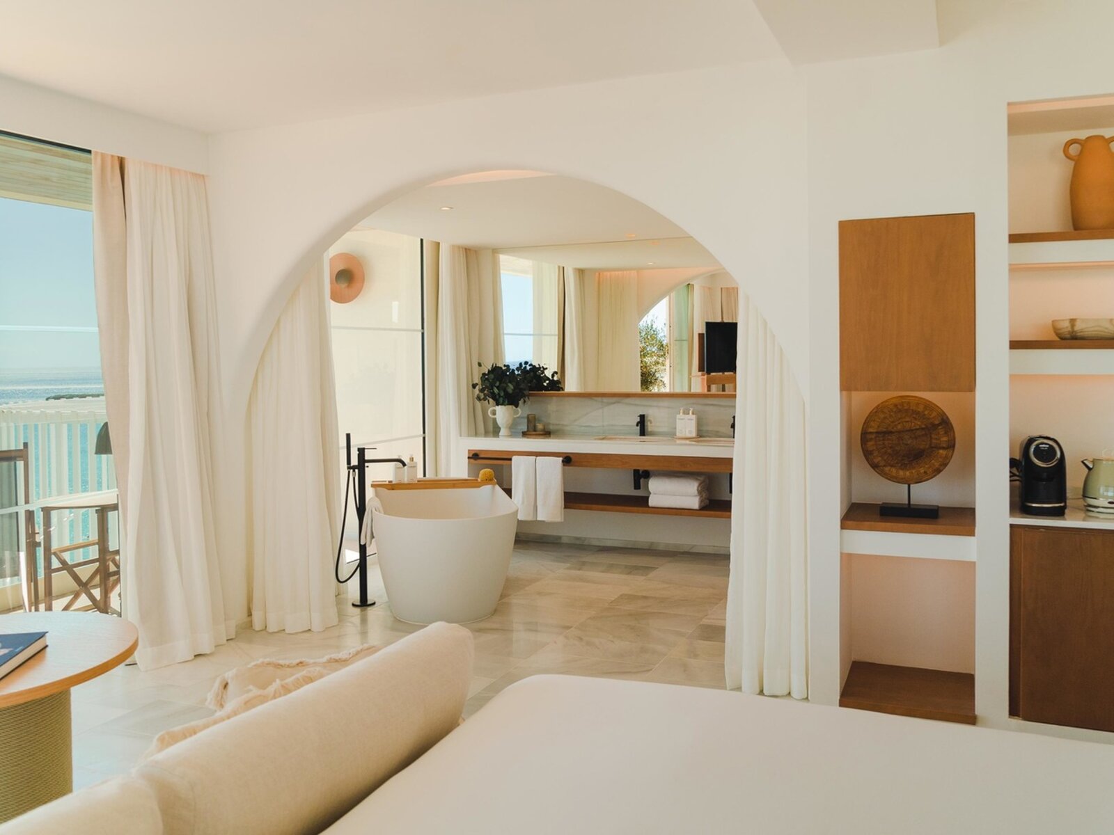 Wohnbeispiel Ocean Suite Sea View with Terrace and Tub