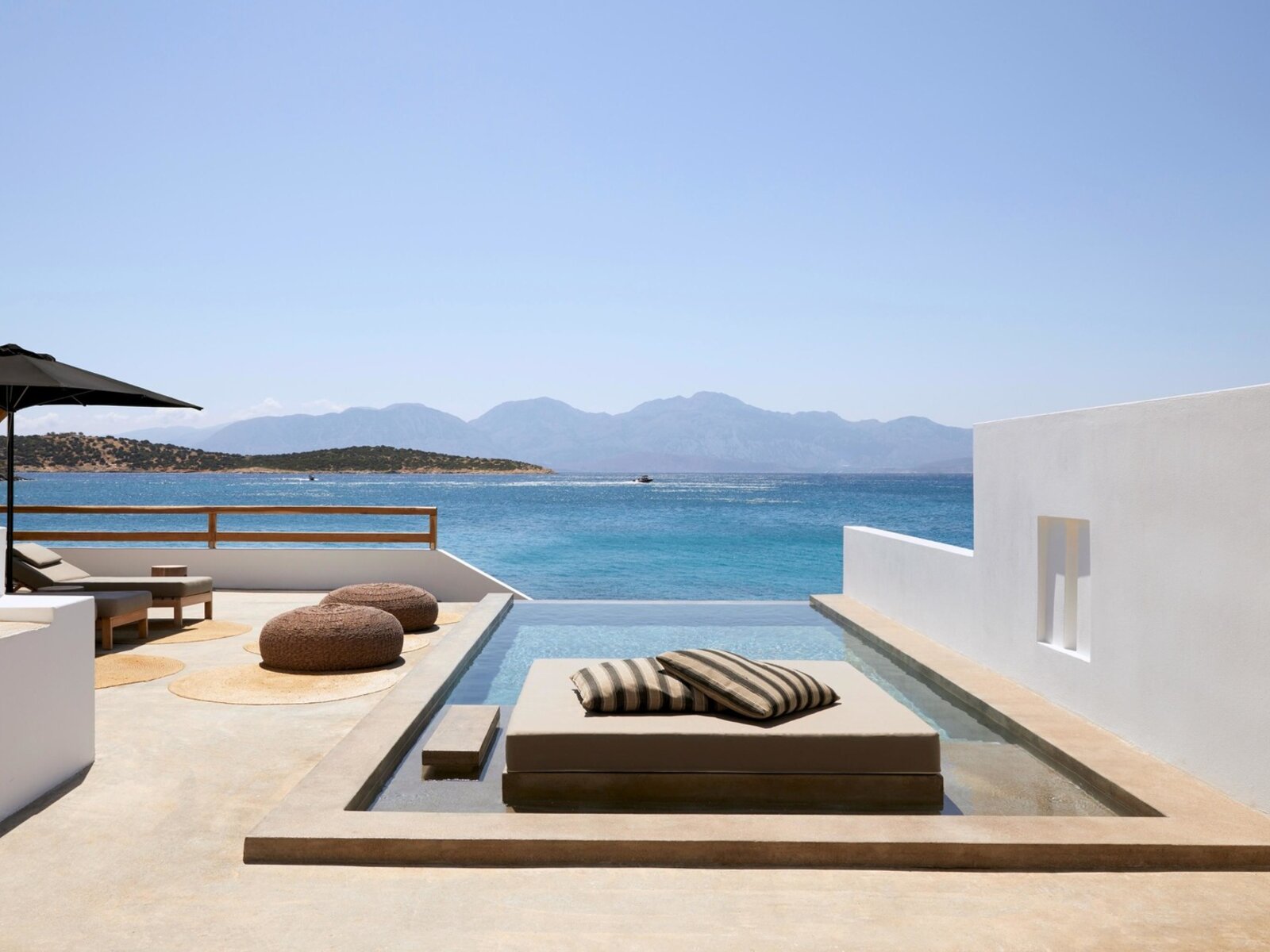 Wohnbeispiel 3 bedroom waterfront villa private pool