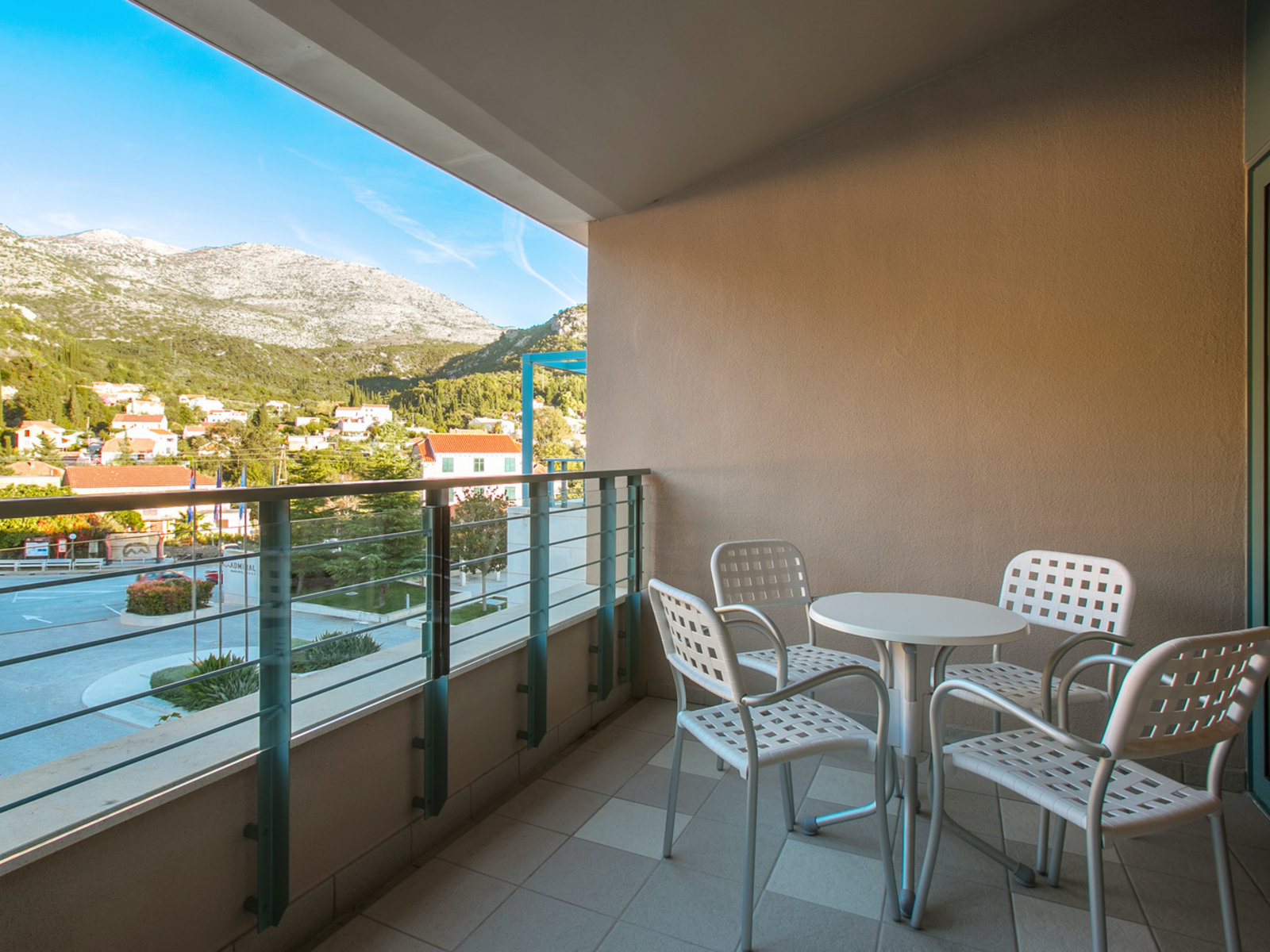 Wohnbeispiel Double Balcony Single mit Kind