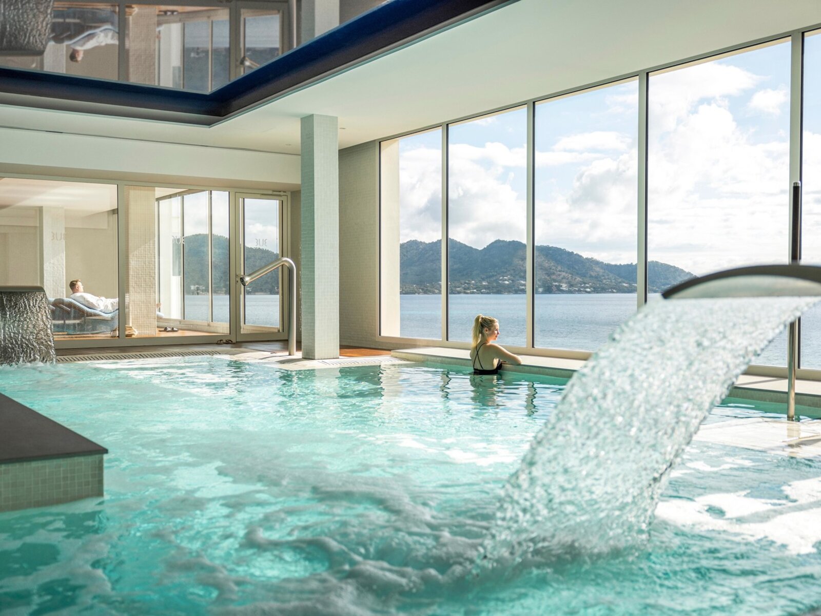 INDOOR POOL (6TH FLOOR)