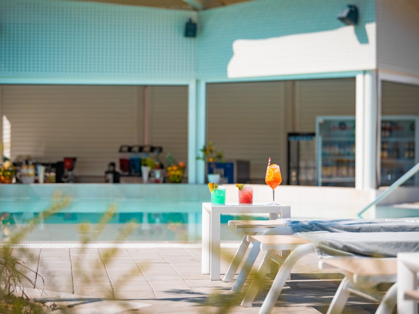 Pool bar