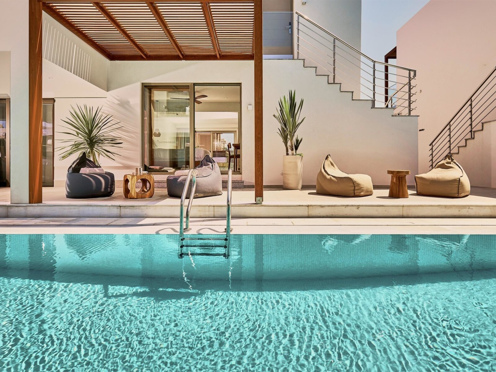 Superior Swim up Room