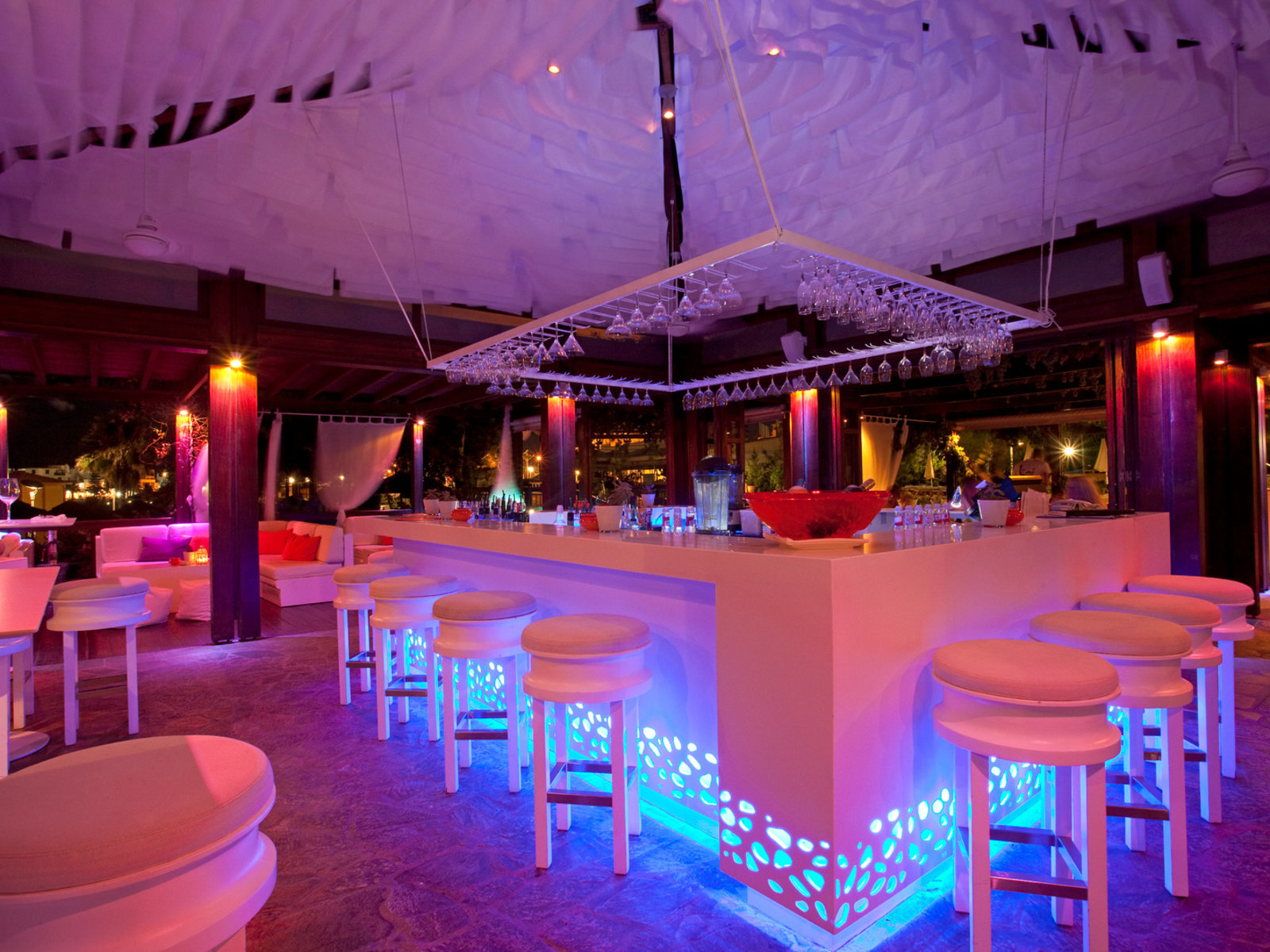 KOI lounge bar and a la carte