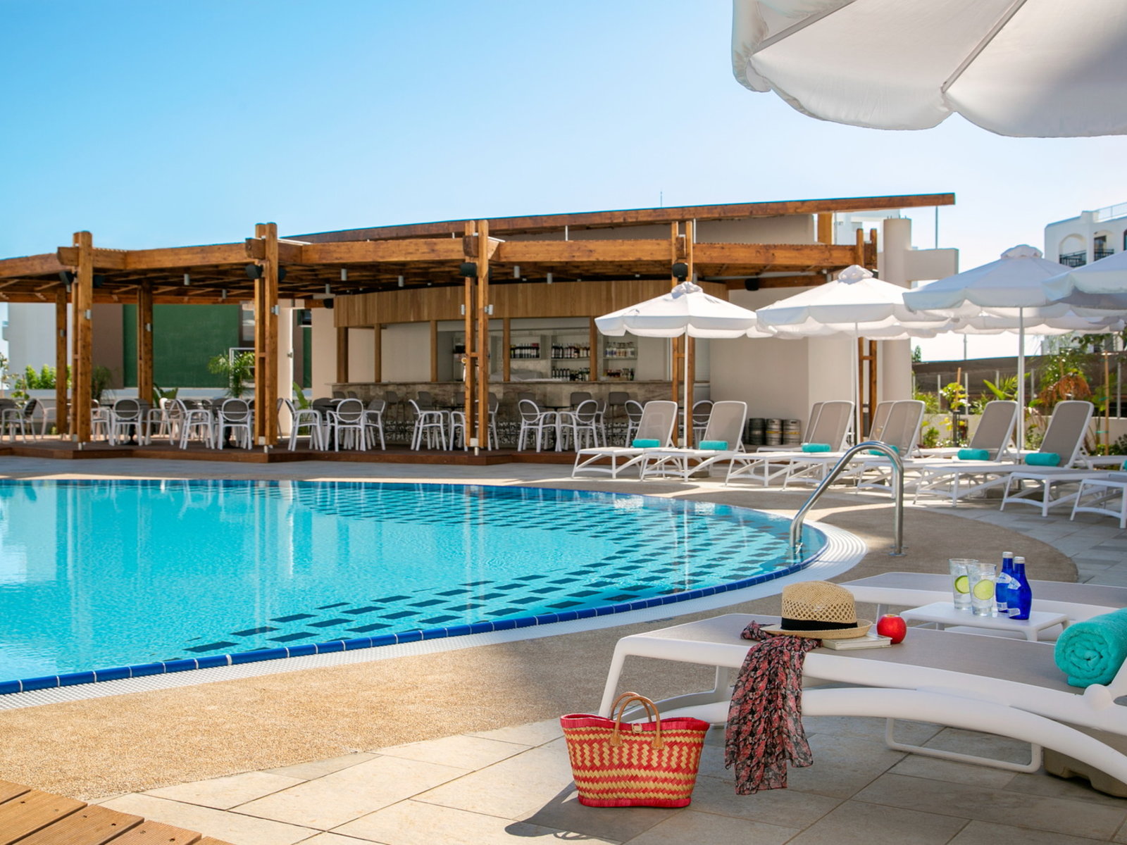 AQUA POOL BAR