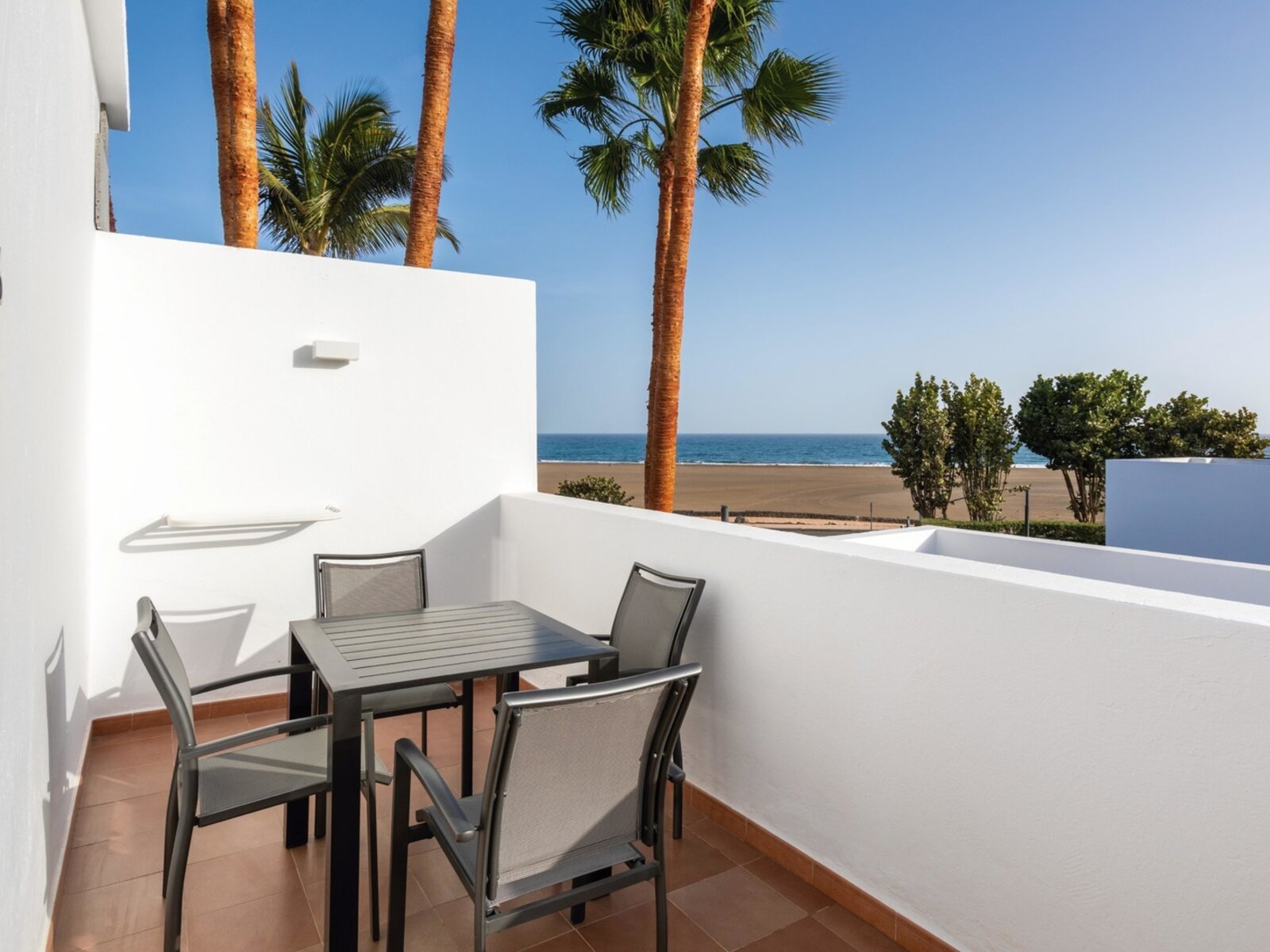 Wohnbeispiel Family Room (2 Bedrooms) with Lounge, Garden View