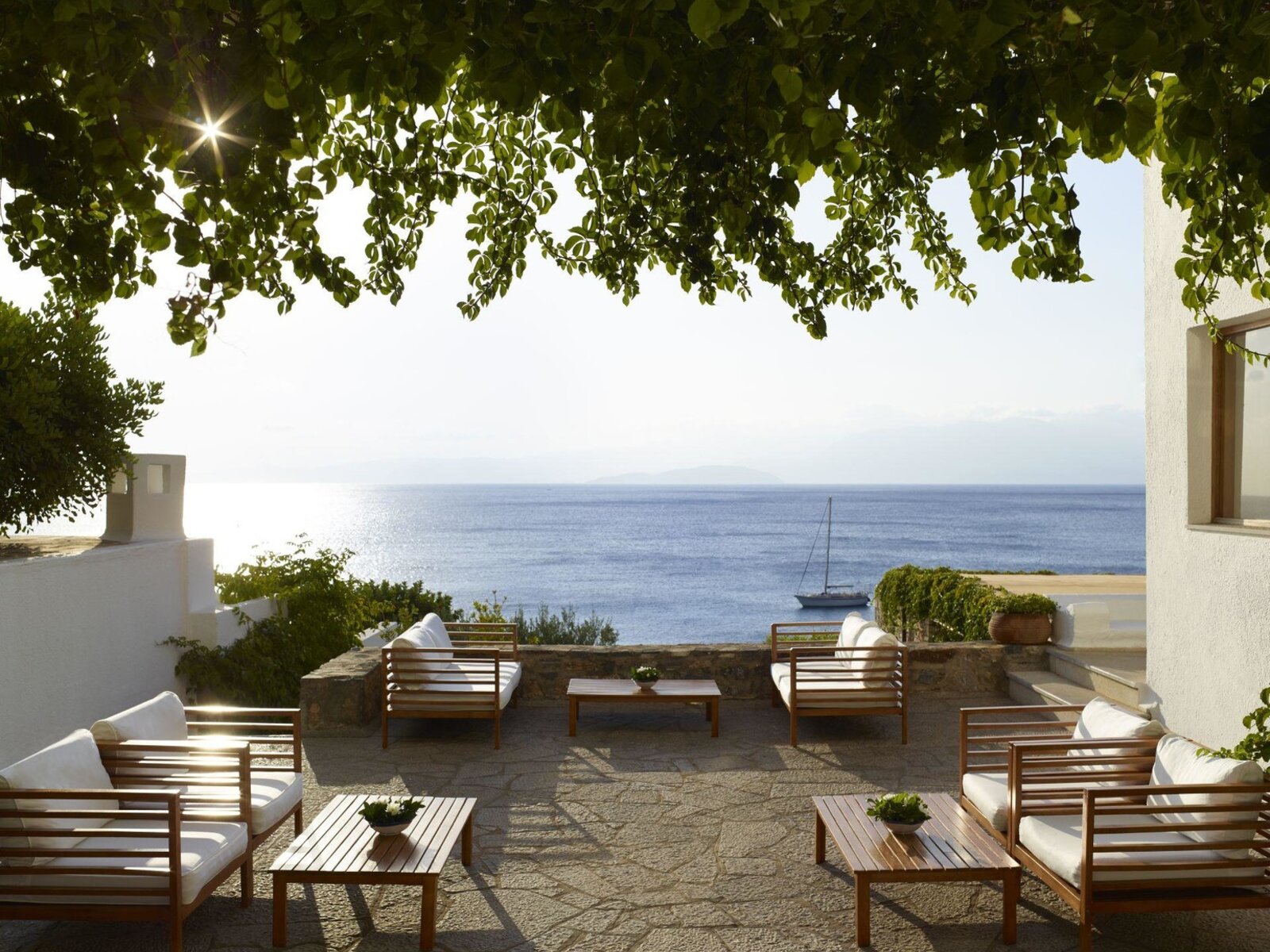 Karavia Bar