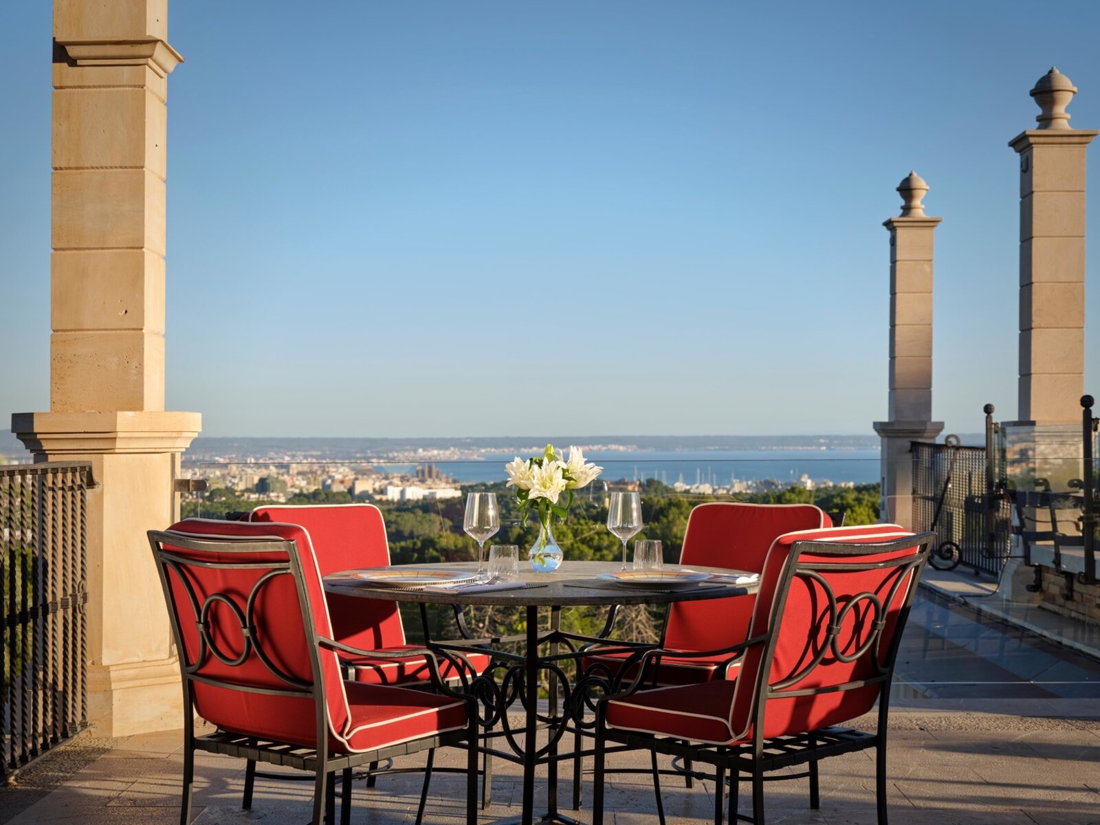 Bar Armas & George Sand Lounge