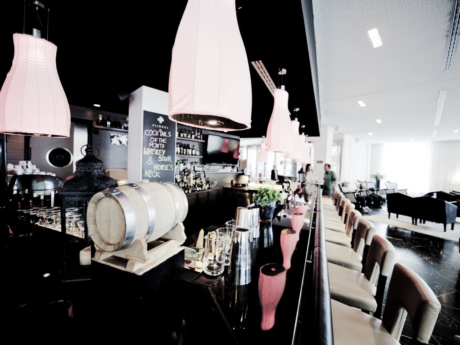 TOWN BAR