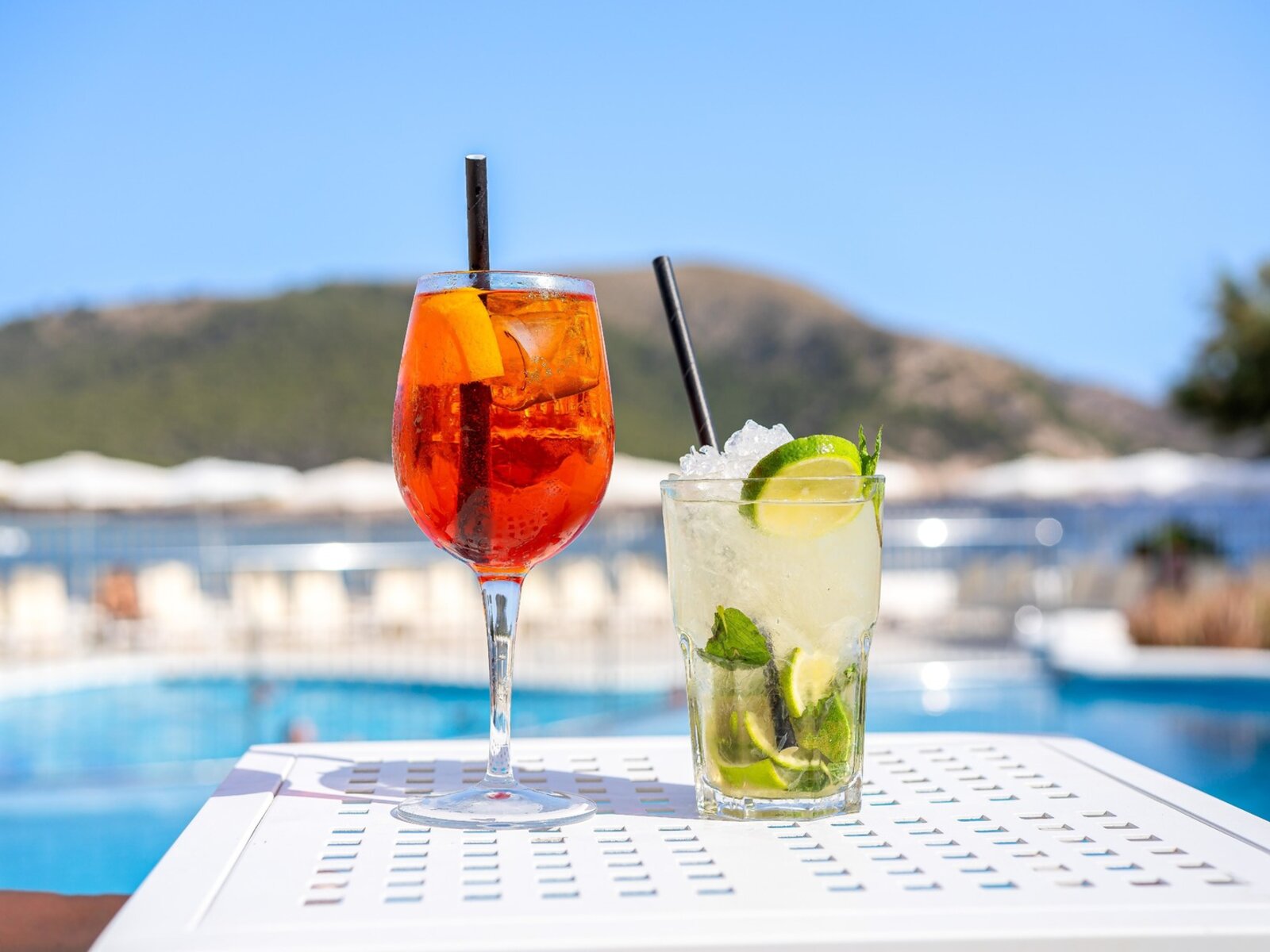 Bar mit Poolservice