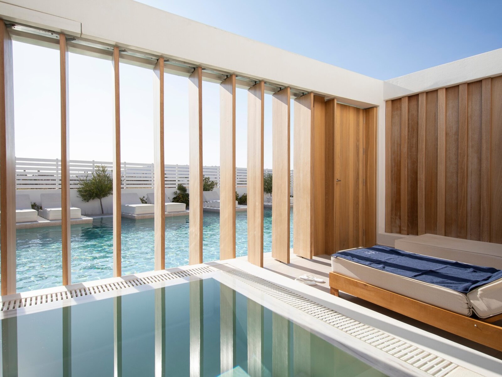 Wohnbeispiel Swim-up double deluxe private whirlpool  terrace