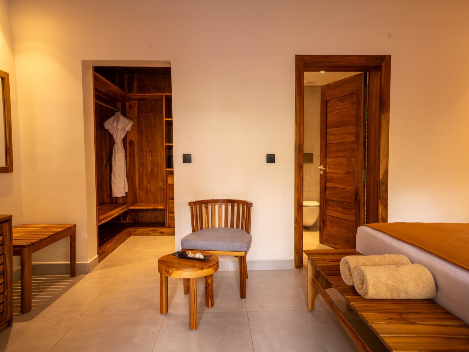 Wohnbeispiel Double Deluxe Pool View Room