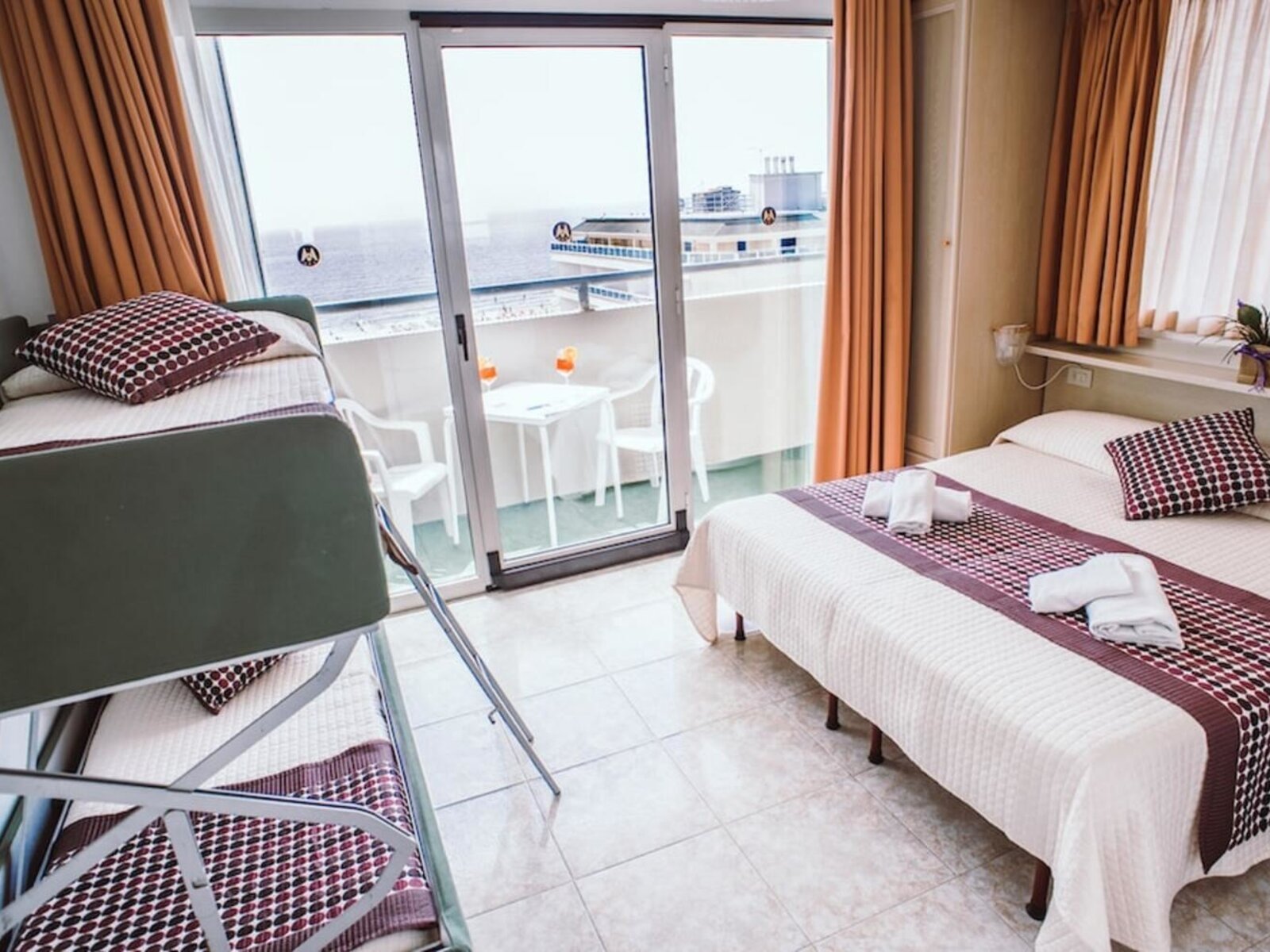 Wohnbeispiel QUADRUPLE ROOM