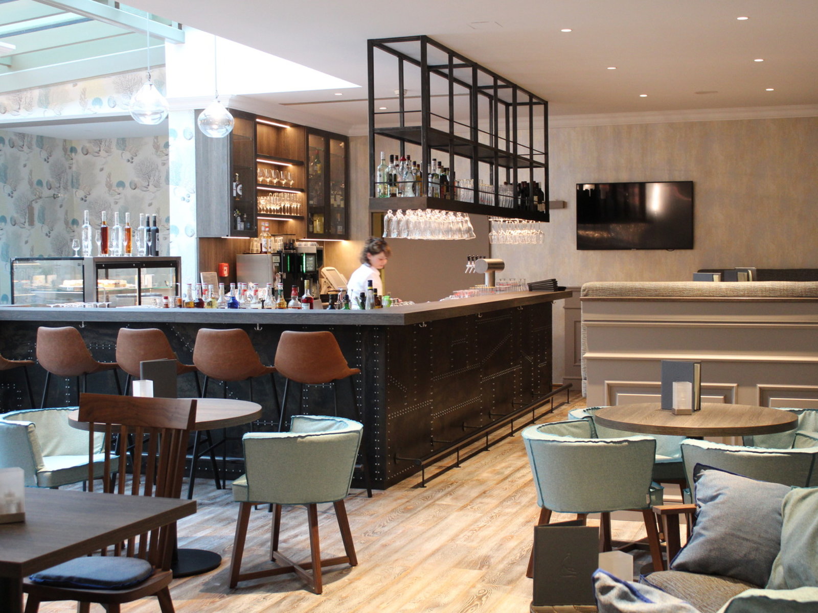 Luv & Lee Bistro, Garten, Bar