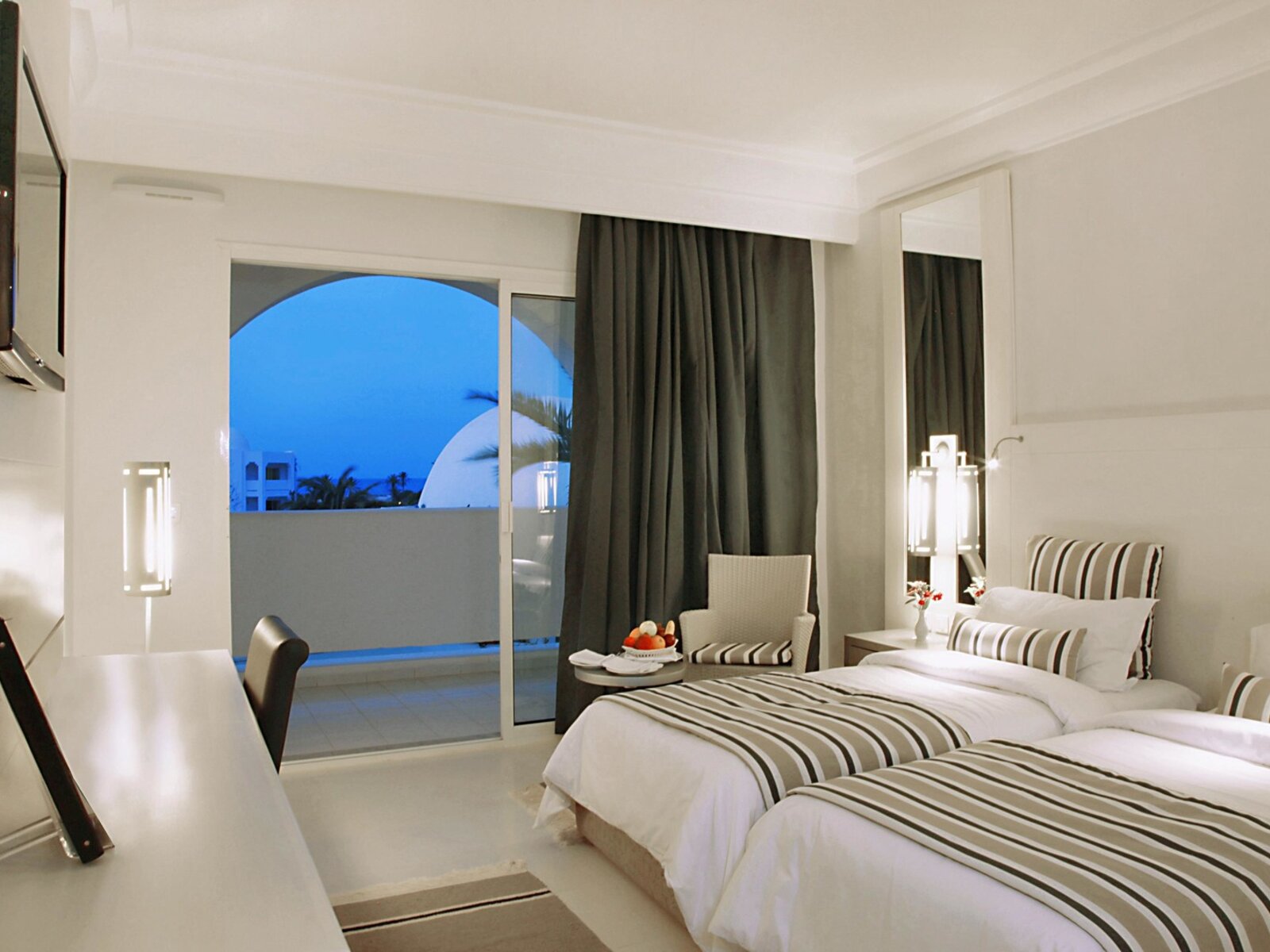 Wohnbeispiel Fabulous Pool View Room