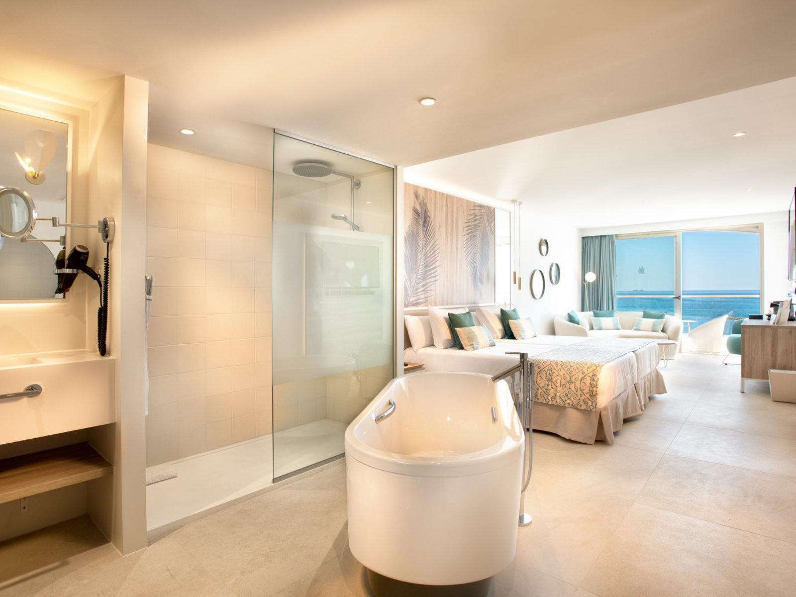 Wohnbeispiel Platinum Junior Suite Direct Sea View