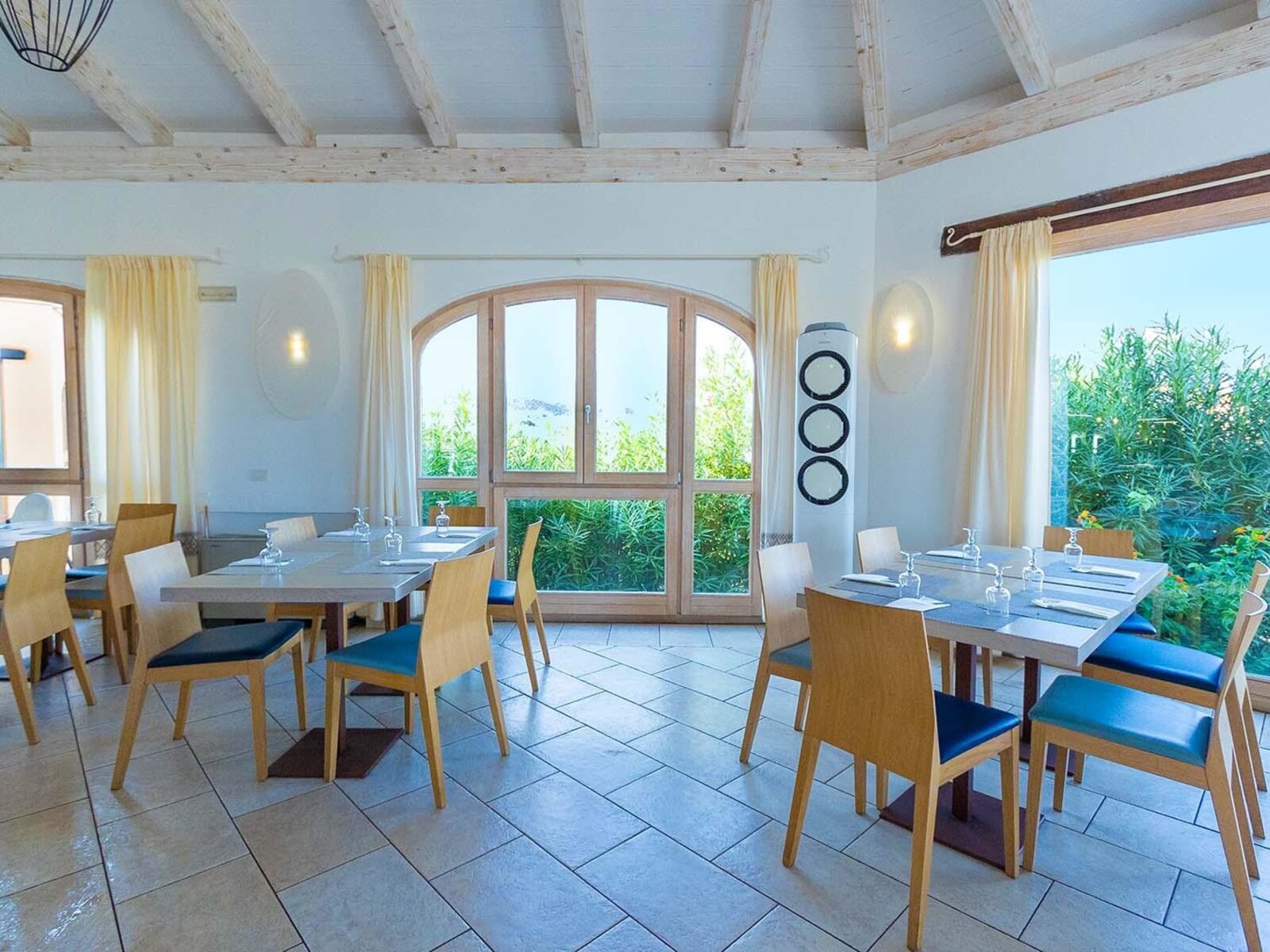 MAIN RESTAURANT
