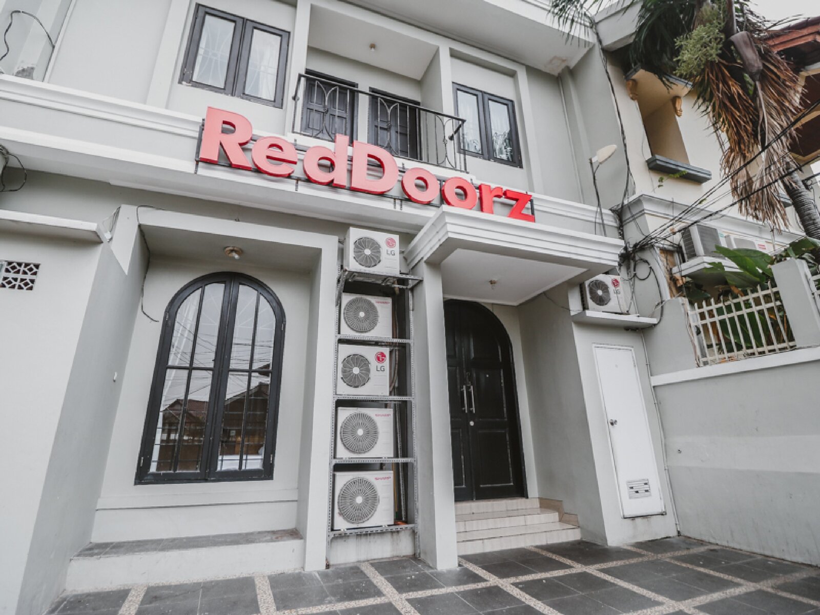 Hotel RedDoorz Plus @ Radio Dalam 2 in Jakarta günstig buchen bei TUI.com