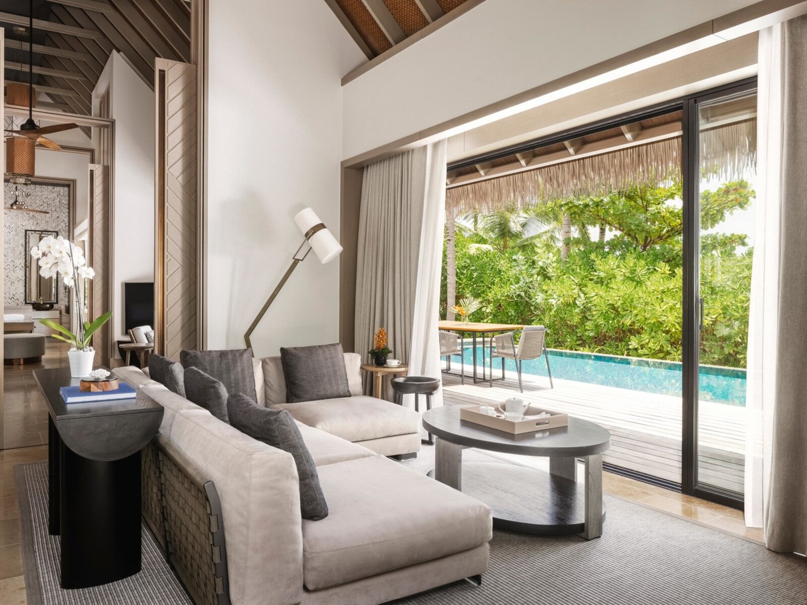 Wohnbeispiel Grand Beach Villa with Pool