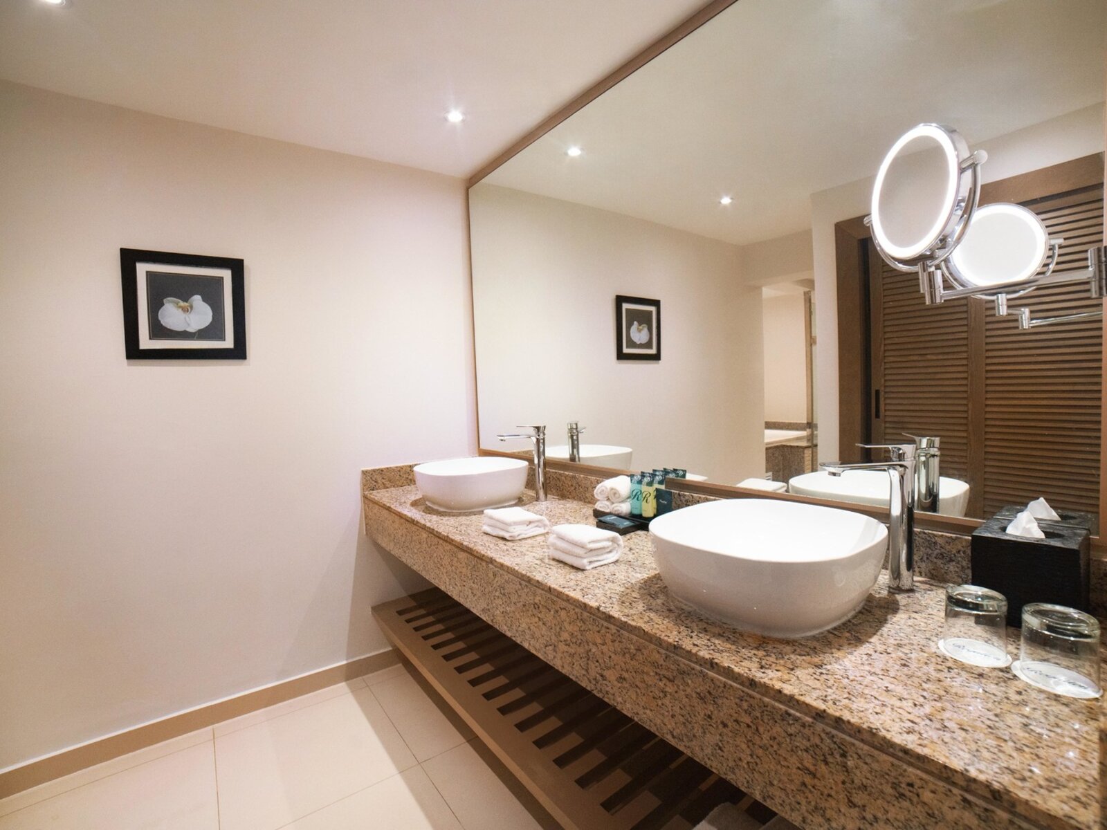 Wohnbeispiel Honeymoon Jacuzzi Suite Diamond Club