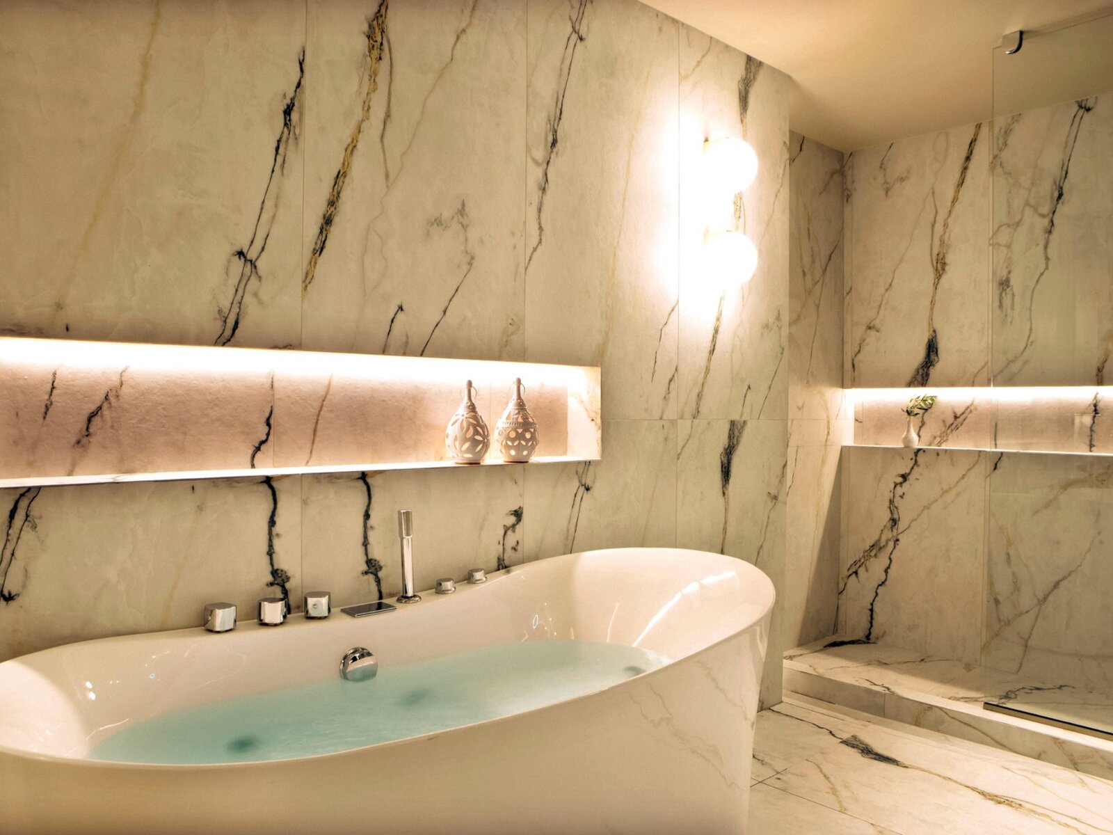 Wohnbeispiel Honeymoon Suite with Private Pool and Jacuzzi