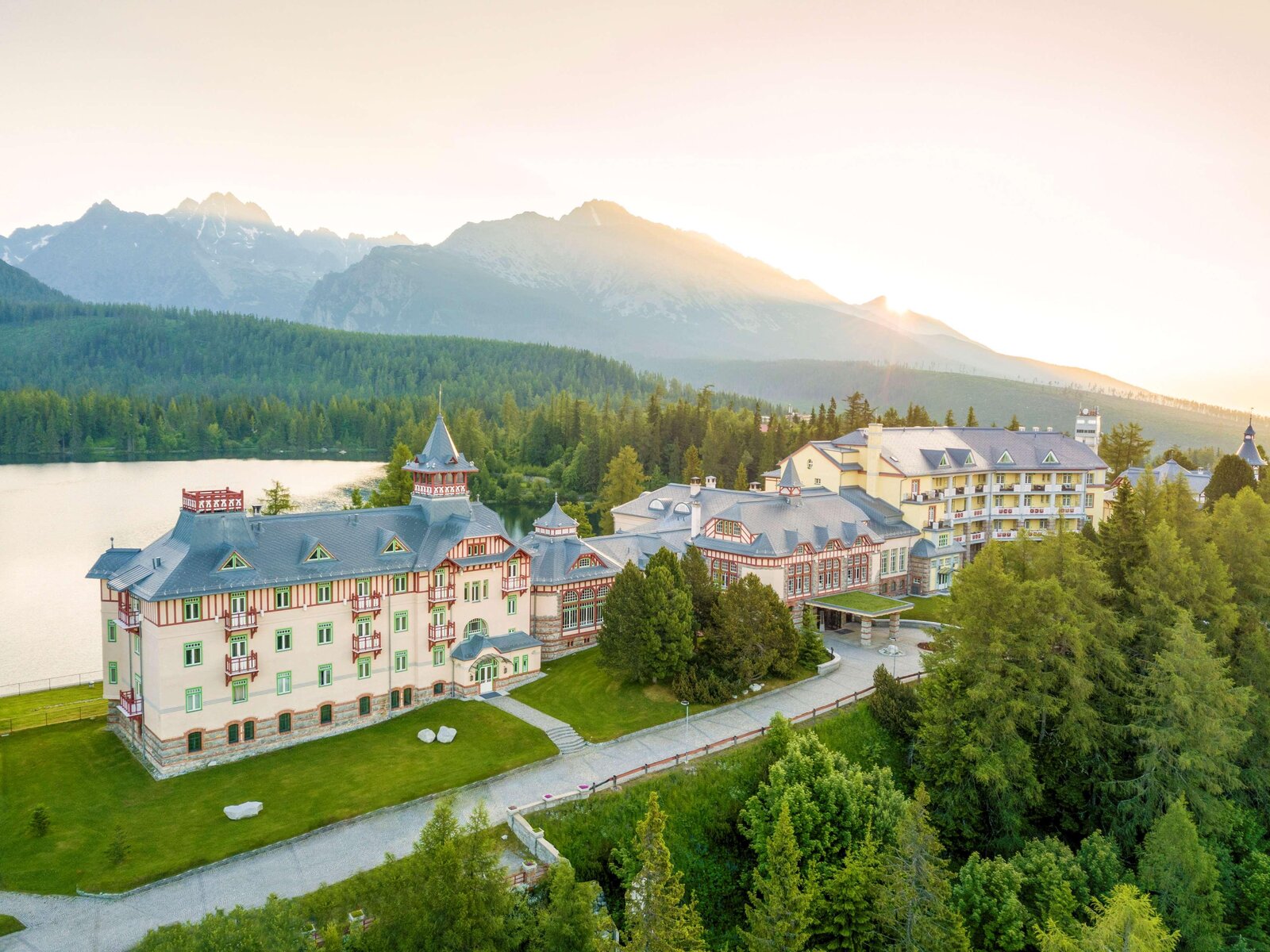 Hotel Grand Hotel Kempinski High Tatras in Strbske Pleso günstig buchen ...