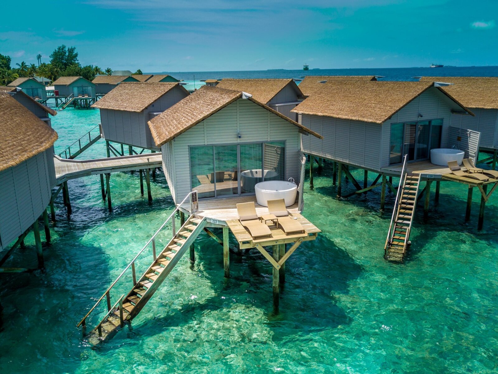 Wohnbeispiel Overwater Villa with Swirl Pool