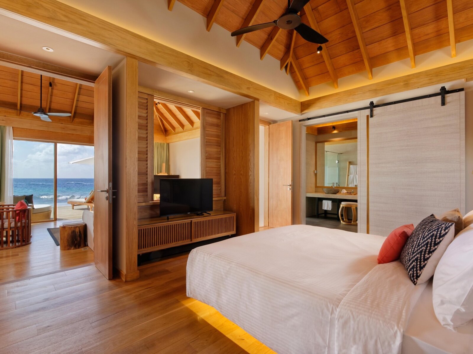 Wohnbeispiel Superior Water Villa with Pool