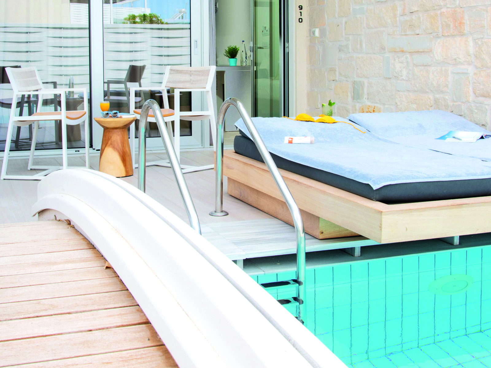 Wohnbeispiel Double Swim up Sharing pool